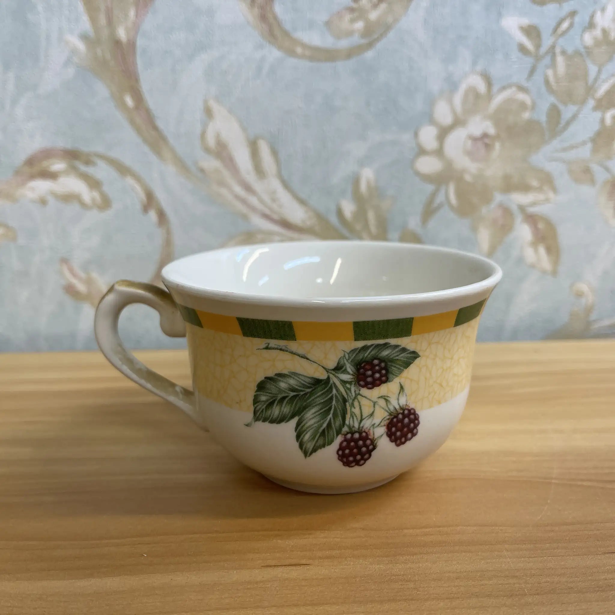 [Vintage] Trio (tea cup & saucer + dessert plate) 2P