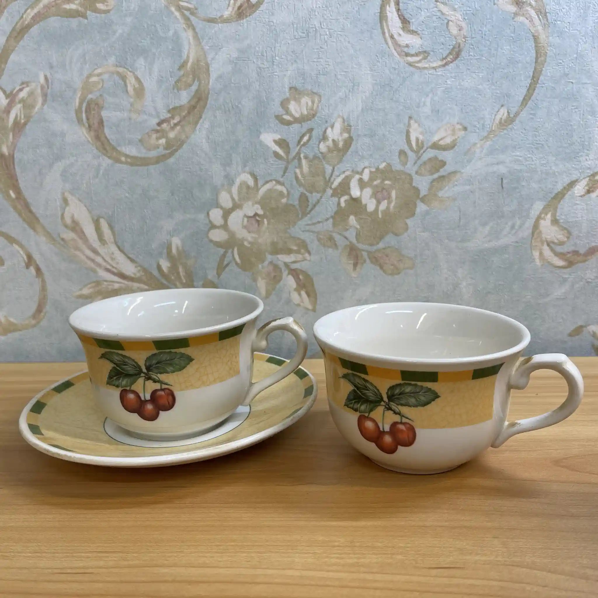 [Vintage] Cup & Saucer + Cup