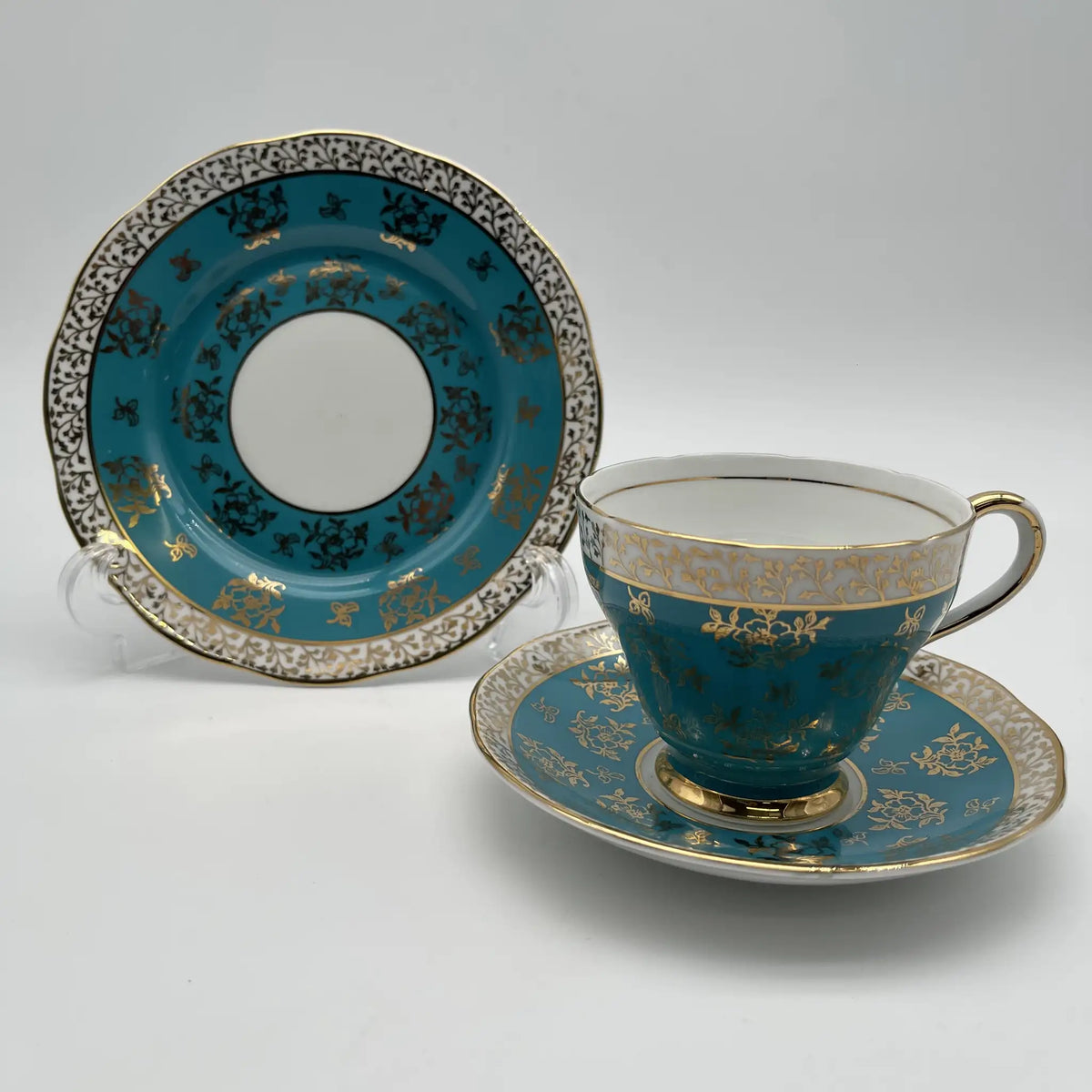 SALISBARY（索尔兹伯里）/杯子&碟子三人组/ 1940年代后期~ 1950年代左右/ Bone China /英国/ 金彩，淡蓝色，金彩装饰，阿拉伯金彩冻结图案，蚀刻/[复古]
