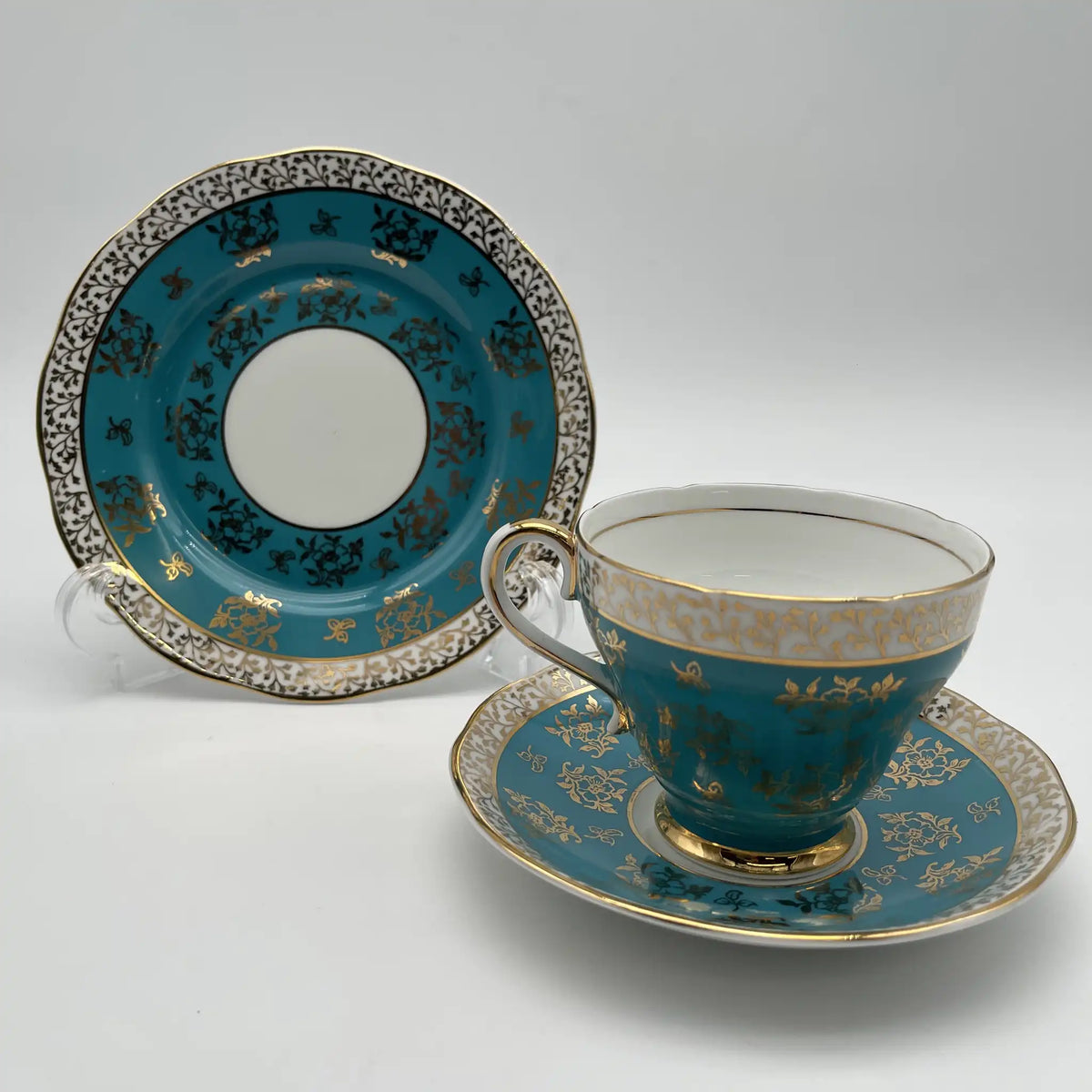 SALISBARY（索尔兹伯里）/杯子&碟子三人组/ 1940年代后期~ 1950年代左右/ Bone China /英国/ 金彩，淡蓝色，金彩装饰，阿拉伯金彩冻结图案，蚀刻/[复古]