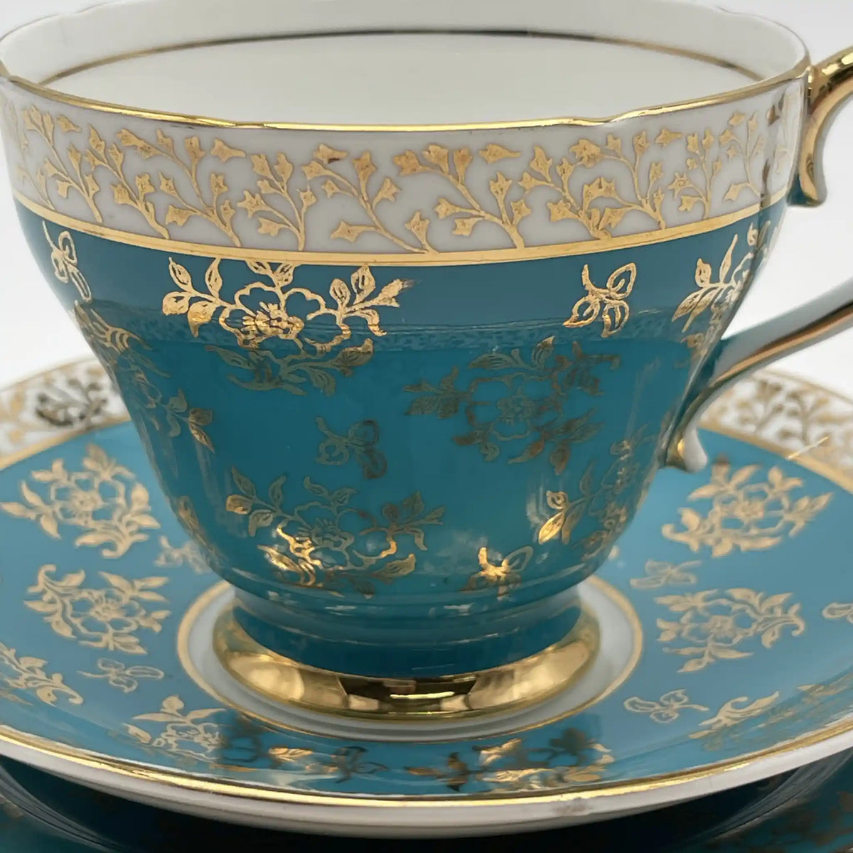 SALISBARY（索尔兹伯里）/杯子&碟子三人组/ 1940年代后期~ 1950年代左右/ Bone China /英国/ 金彩，淡蓝色，金彩装饰，阿拉伯金彩冻结图案，蚀刻/[复古]