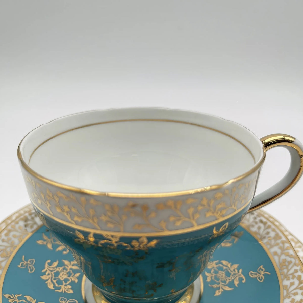SALISBARY（索尔兹伯里）/杯子&碟子三人组/ 1940年代后期~ 1950年代左右/ Bone China /英国/ 金彩，淡蓝色，金彩装饰，阿拉伯金彩冻结图案，蚀刻/[复古]