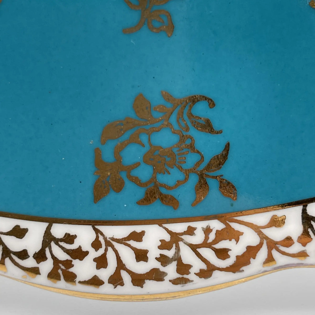SALISBURY（索尔兹伯里）/蛋糕盘（小碟子）/ 1940年代后期~ 1950年代左右/ Bone China /英国/ 金彩，淡蓝色，金彩装饰，阿拉伯金彩冻结图案，蚀刻/[复古]