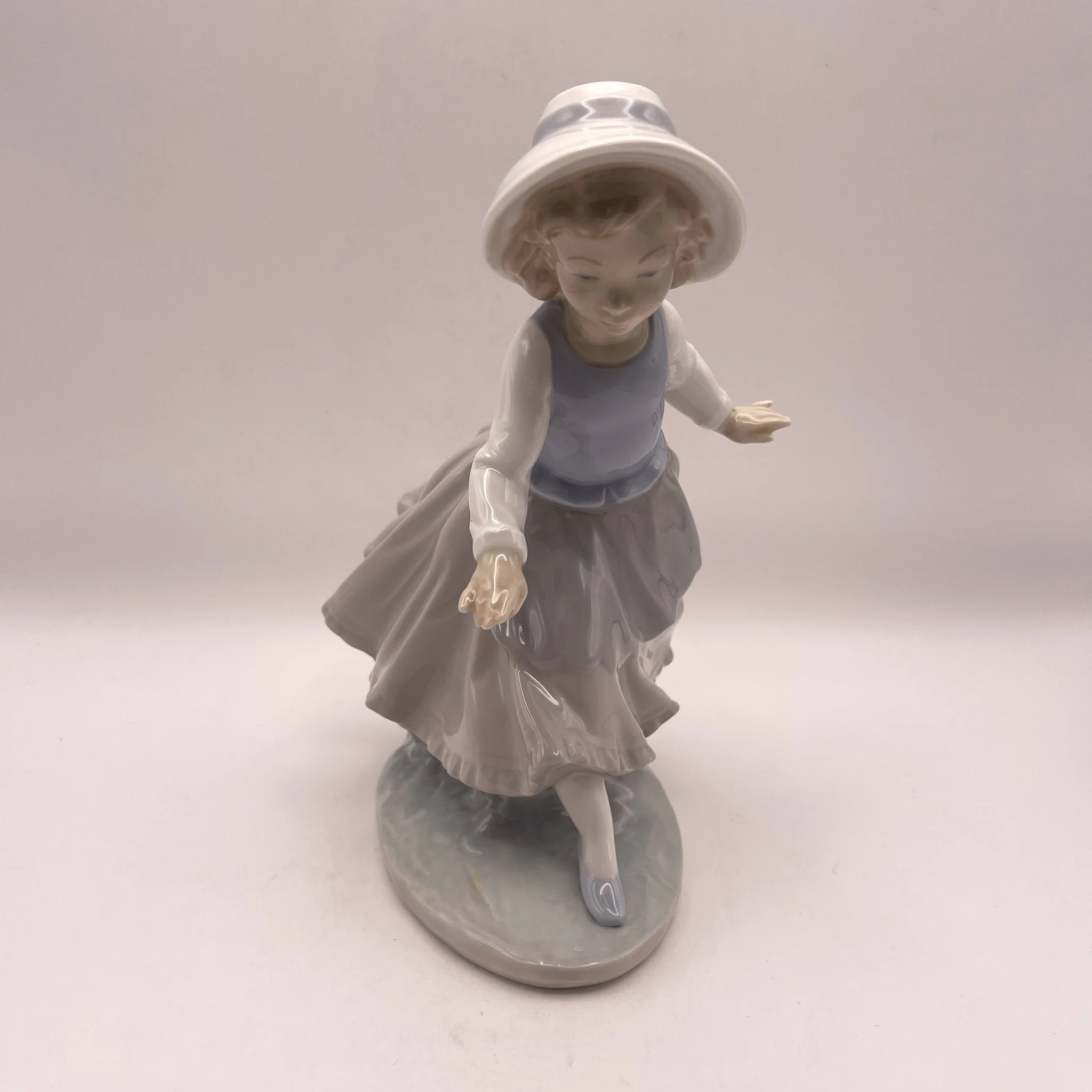 【リユース】 フィギュリン人形 / NAO by Lladro(ナオ バイ リヤドロ) / 1980年代 / スペイン