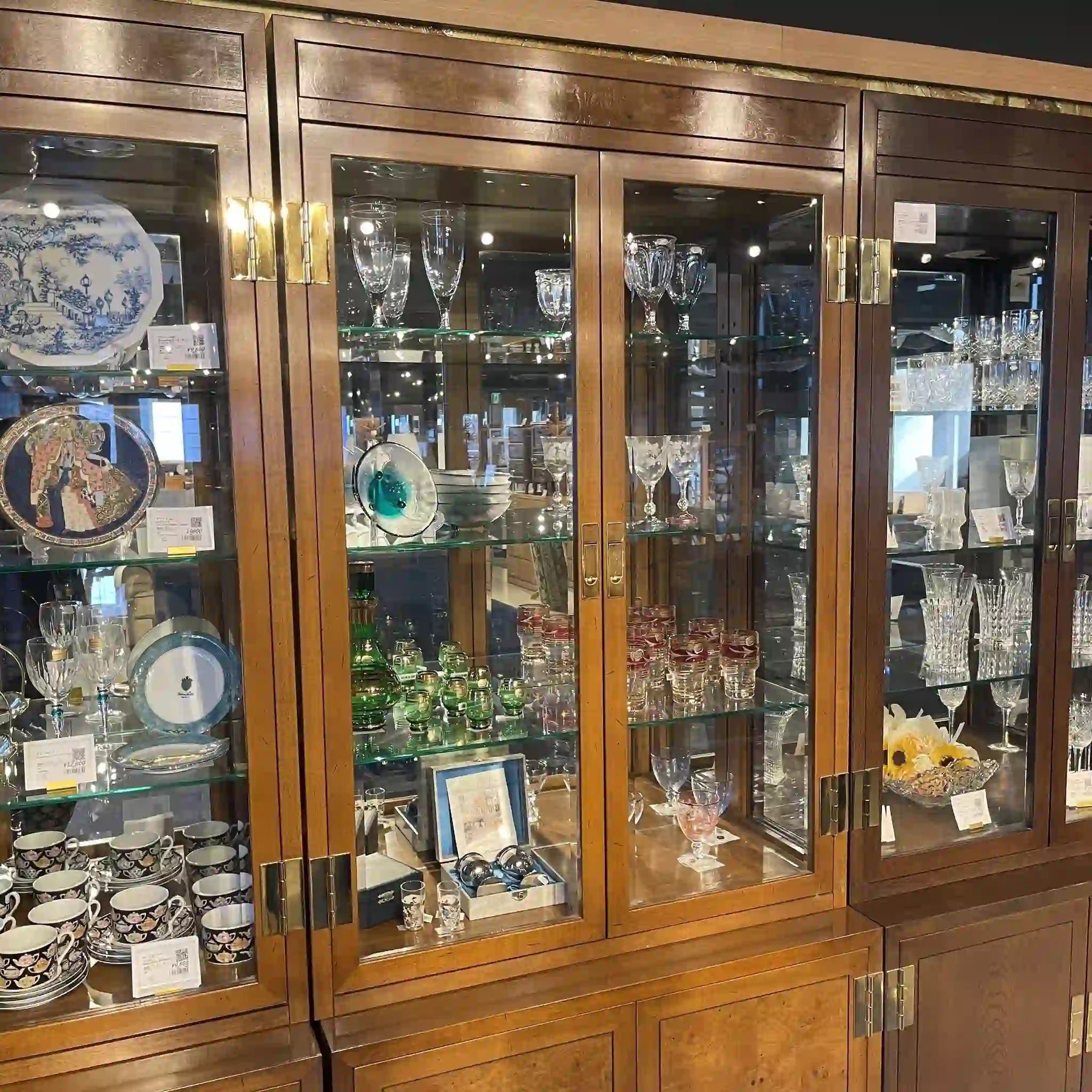 [Reused] Curio Case / Karimoku Furniture / Domani Series / Morganton Collection / Wood, Glass, Metal Mirror / Japan