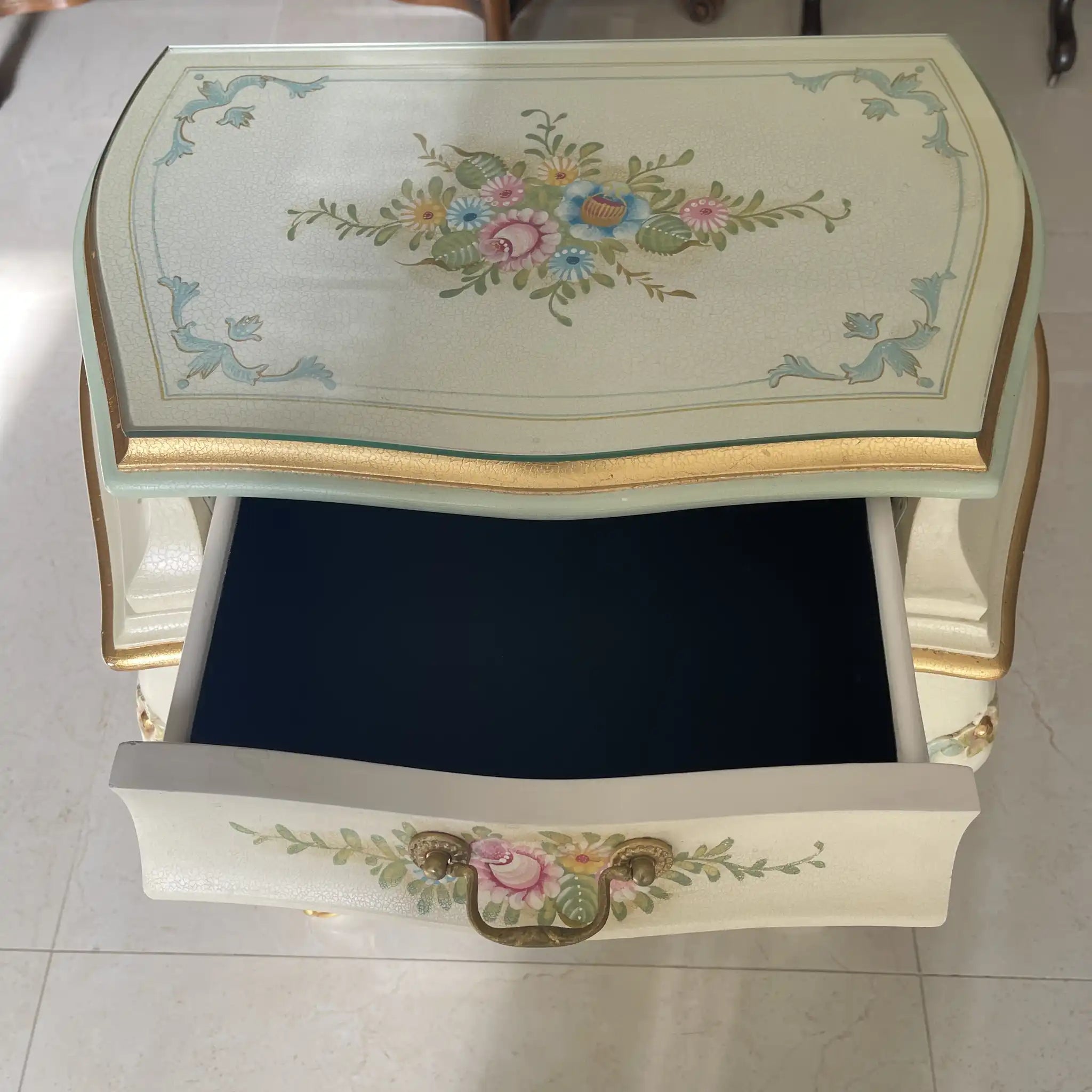 [Vintage] Chest with floral pattern white / Rococo style / Natural wood / Europe