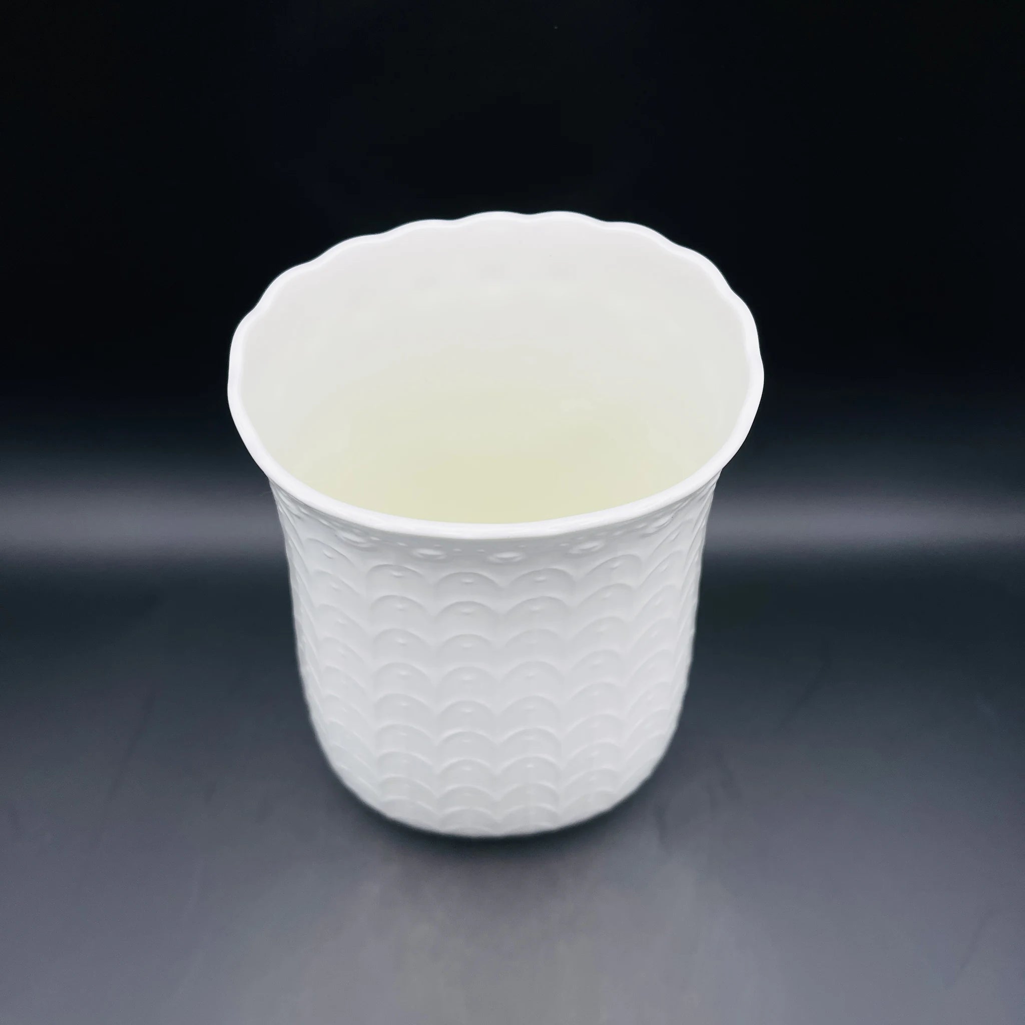 【ビンテージ】 フラワーベース / NARUMI(ナルミ) / シルキーホワイト / Bone China / 日本 / 未使用