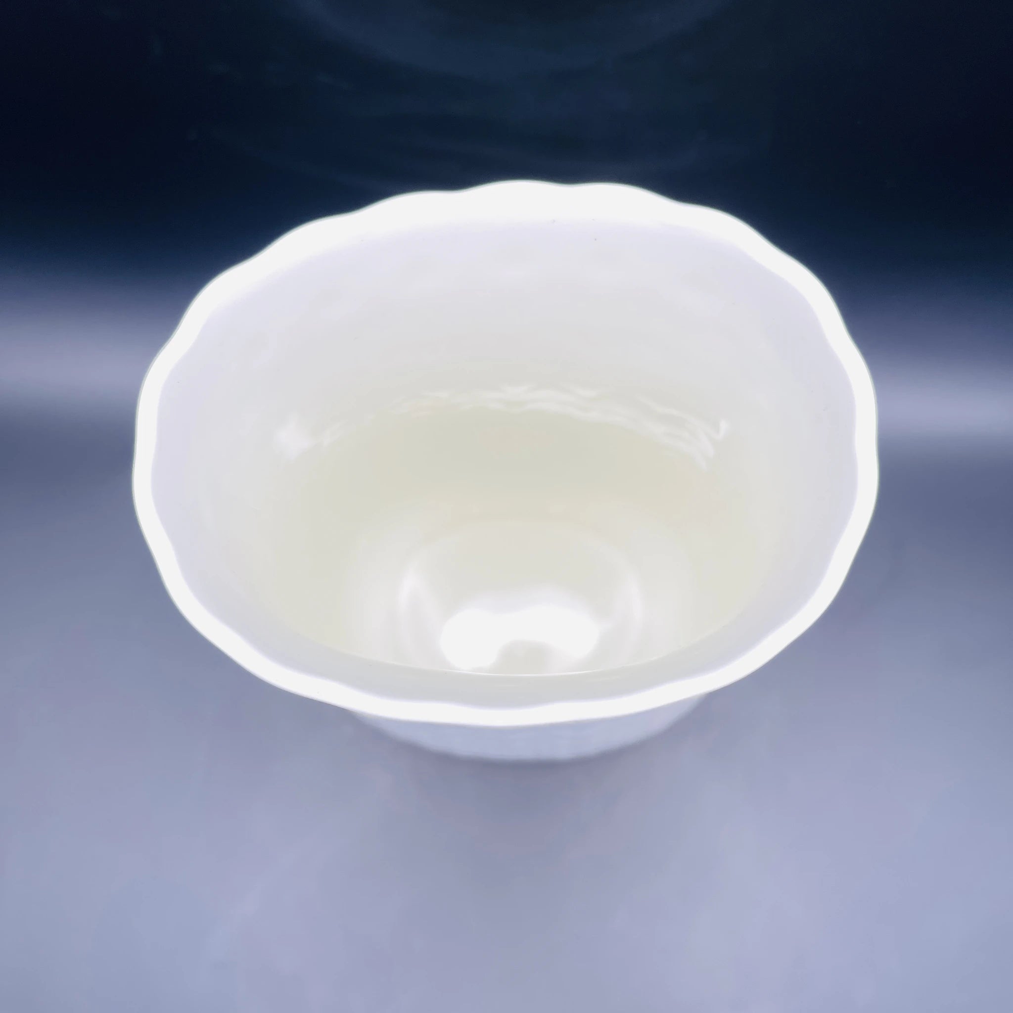 【ビンテージ】 フラワーベース / NARUMI(ナルミ) / シルキーホワイト / Bone China / 日本 / 未使用