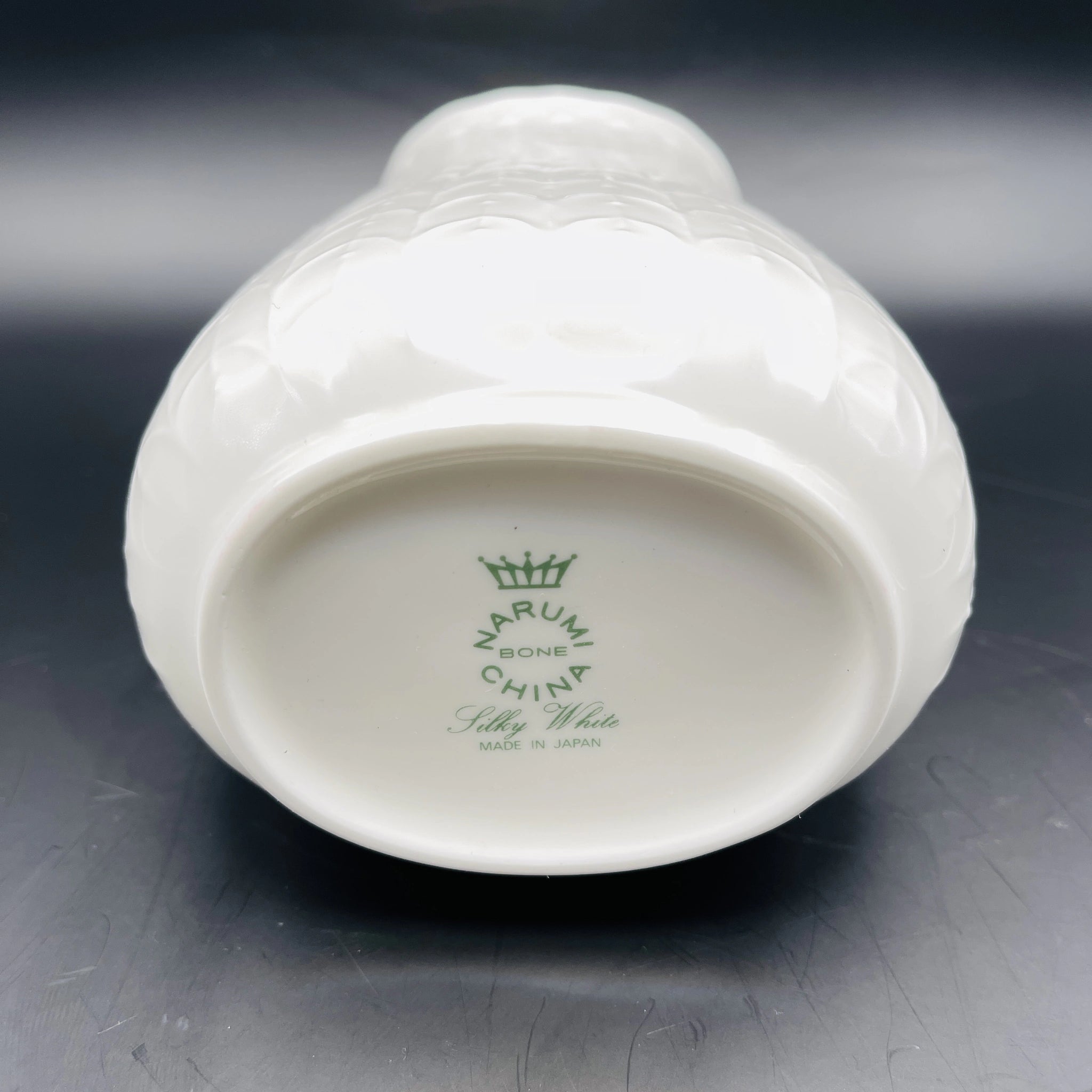 【ビンテージ】 フラワーベース / NARUMI(ナルミ) / シルキーホワイト / Bone China / 日本 / 未使用