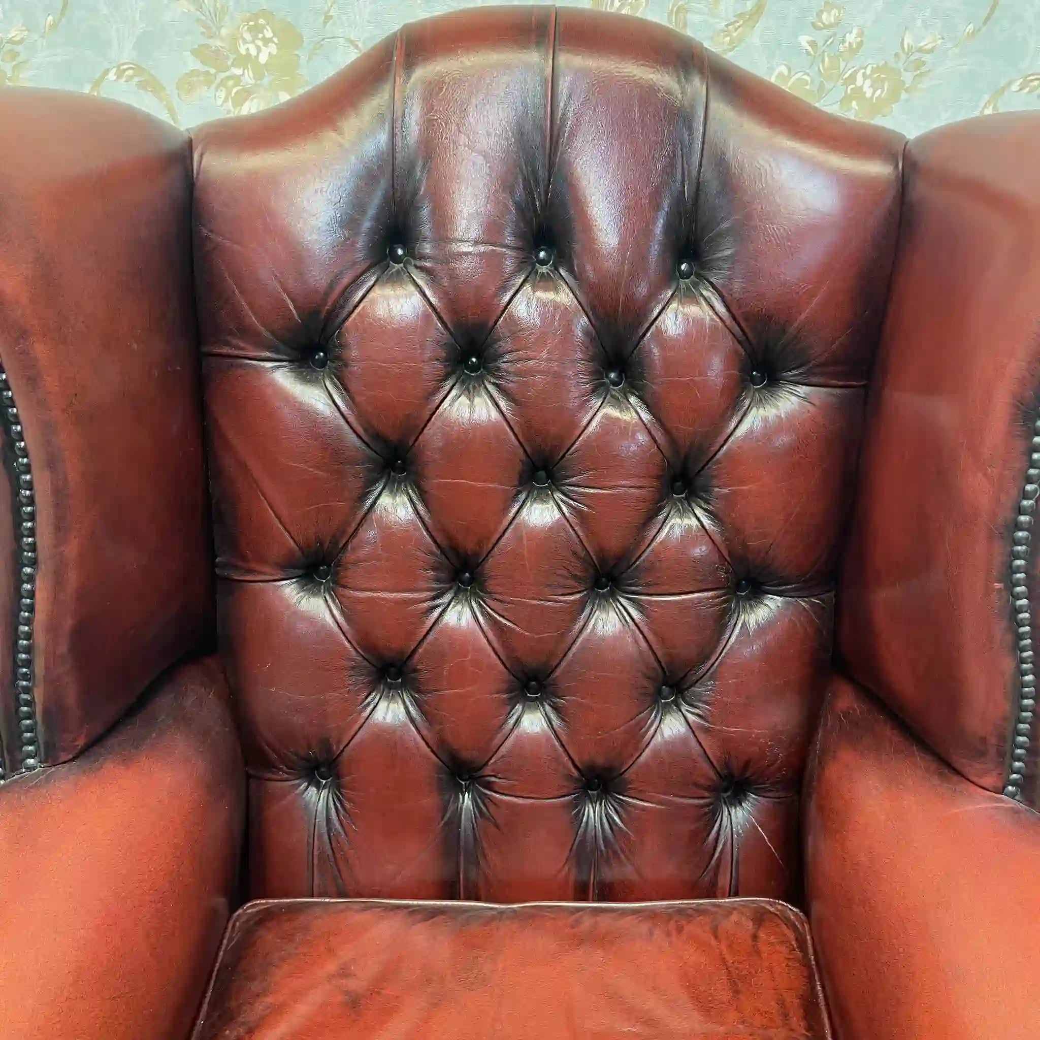 【アンティーク】 チェスターフィールドチェア / 20世紀後期(推定) / 本革 / イギリス / ボタン締め, 飾り鋲, 総革張り