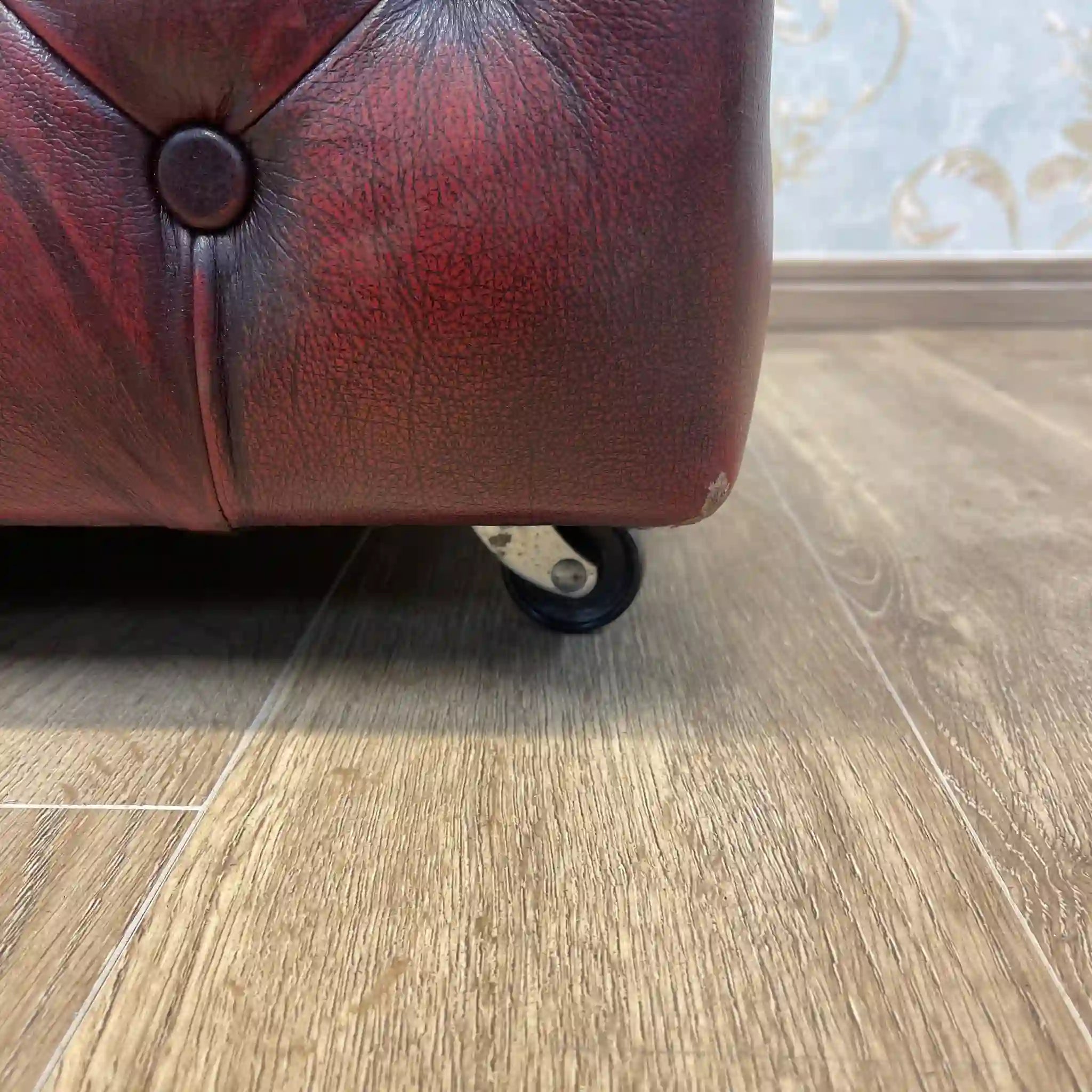 【アンティーク】 フットスツール / 20世紀後期（推定） / 本革 / イギリス / ボタンタフティング,総革張り,木製フレーム