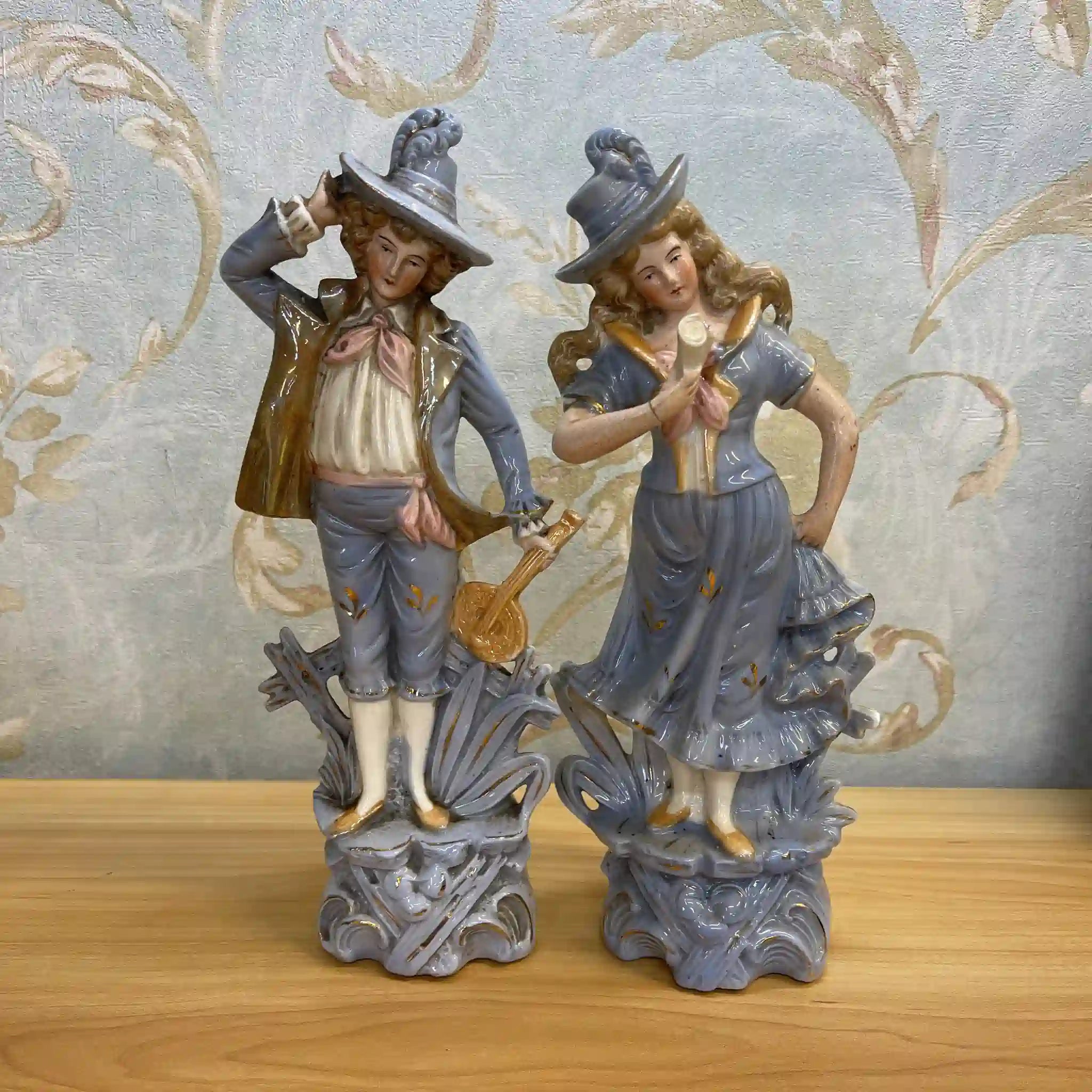 【ビンテージ】 フィギュリン（陶磁器人形）