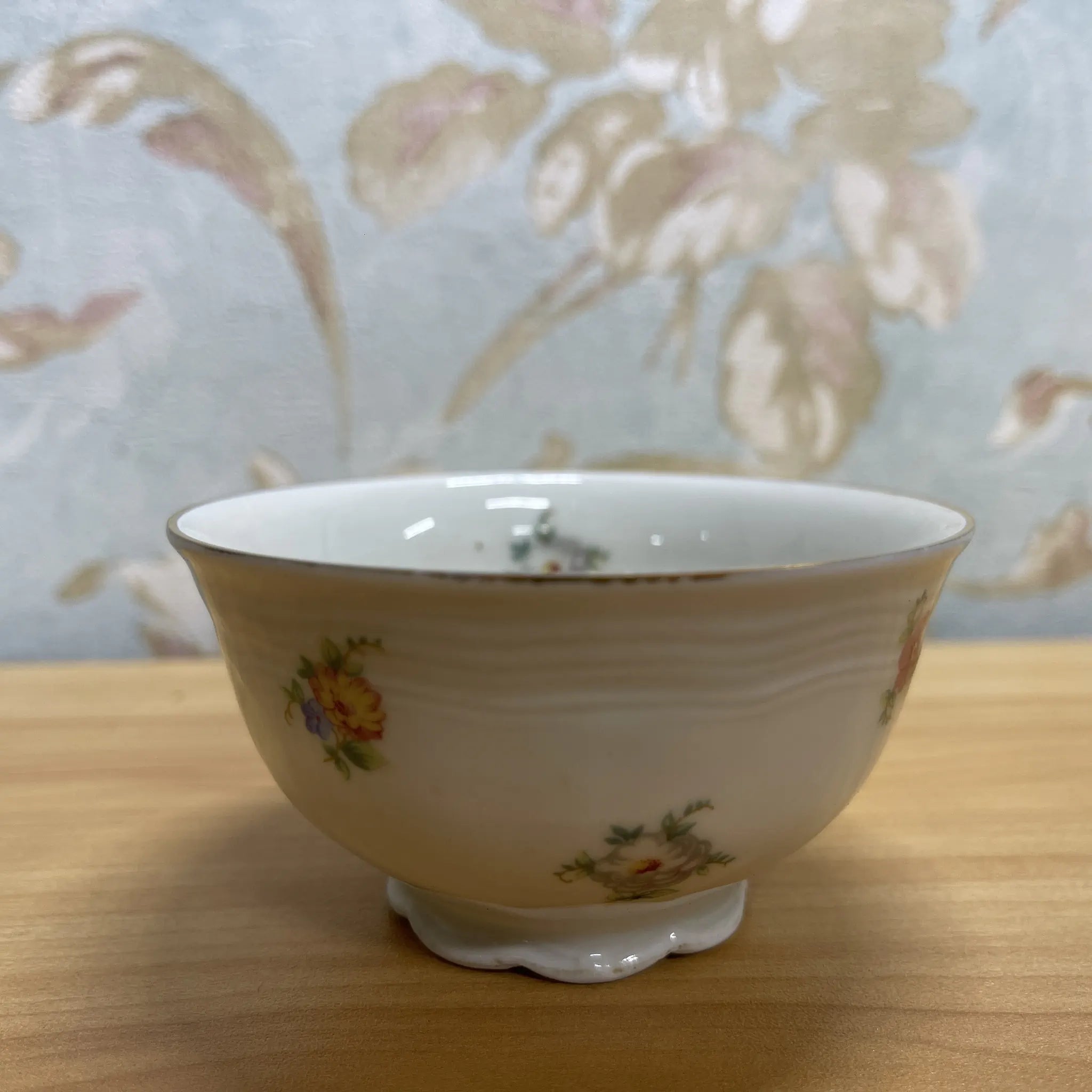 [Vintage] Trio (C&S + dessert plate) + saucer 2P
