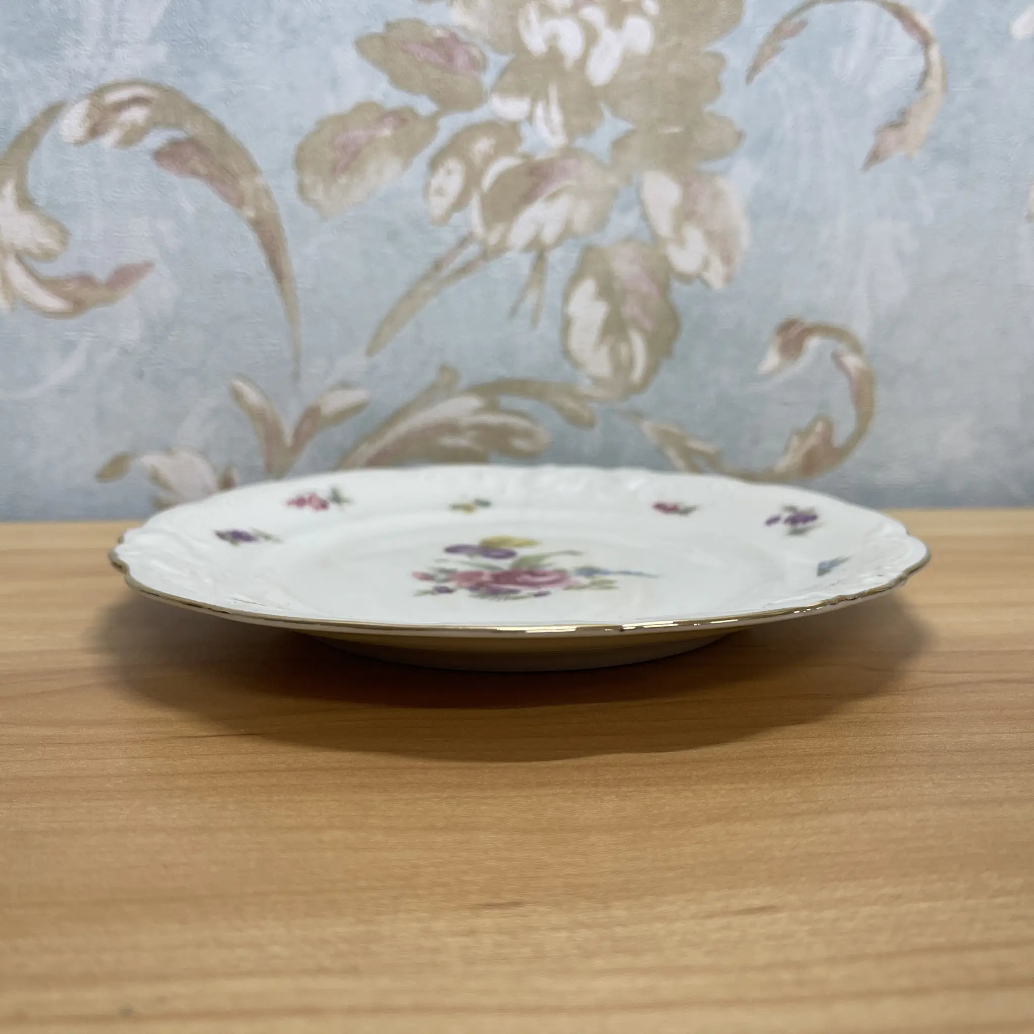 KPM / デザートプレート(中皿) / Friederike / 推定20C中頃 / 磁器 / ドイツ / フラワーブーケ, エンボス / [ビンテージ]