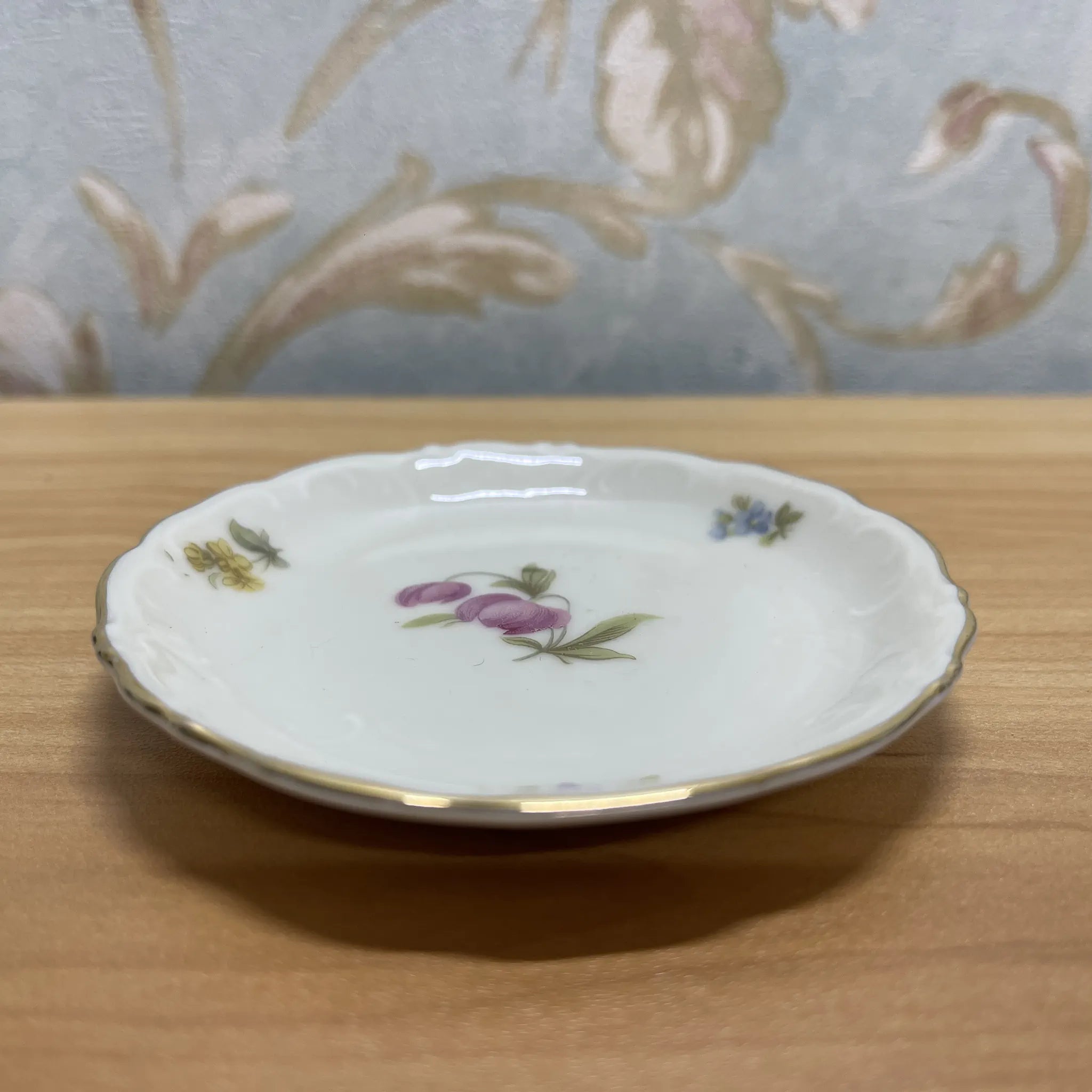 KPM / バタープレート(豆皿) / Friederike / 推定20C中頃 / 磁器 / ドイツ / フラワーブーケ, エンボス / [ビンテージ]