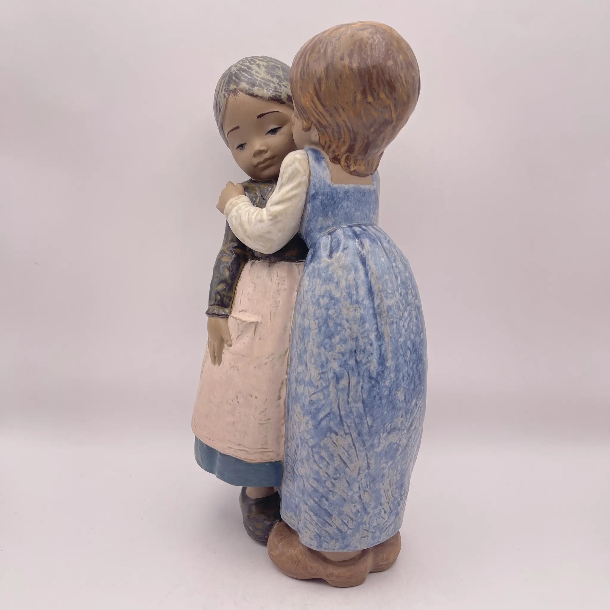 【复古】作品/ LLADRO（利雅多罗）/小吻(Little Kiss) / 1978年~ 1985年/波塞林/西班牙/ 抛光，柔和的色彩，手工瓷器