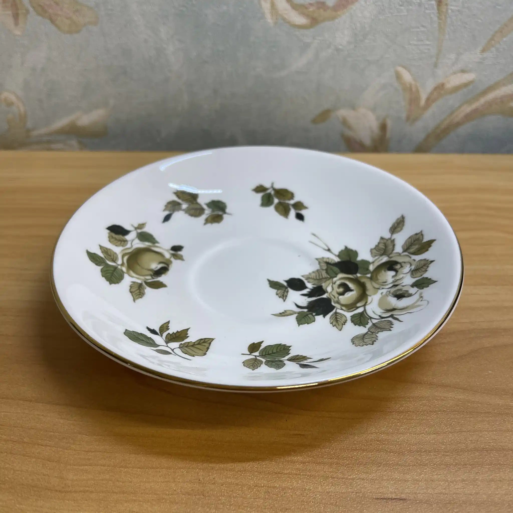 [Antique] Trio (C&S + dessert plate) + dessert plate
