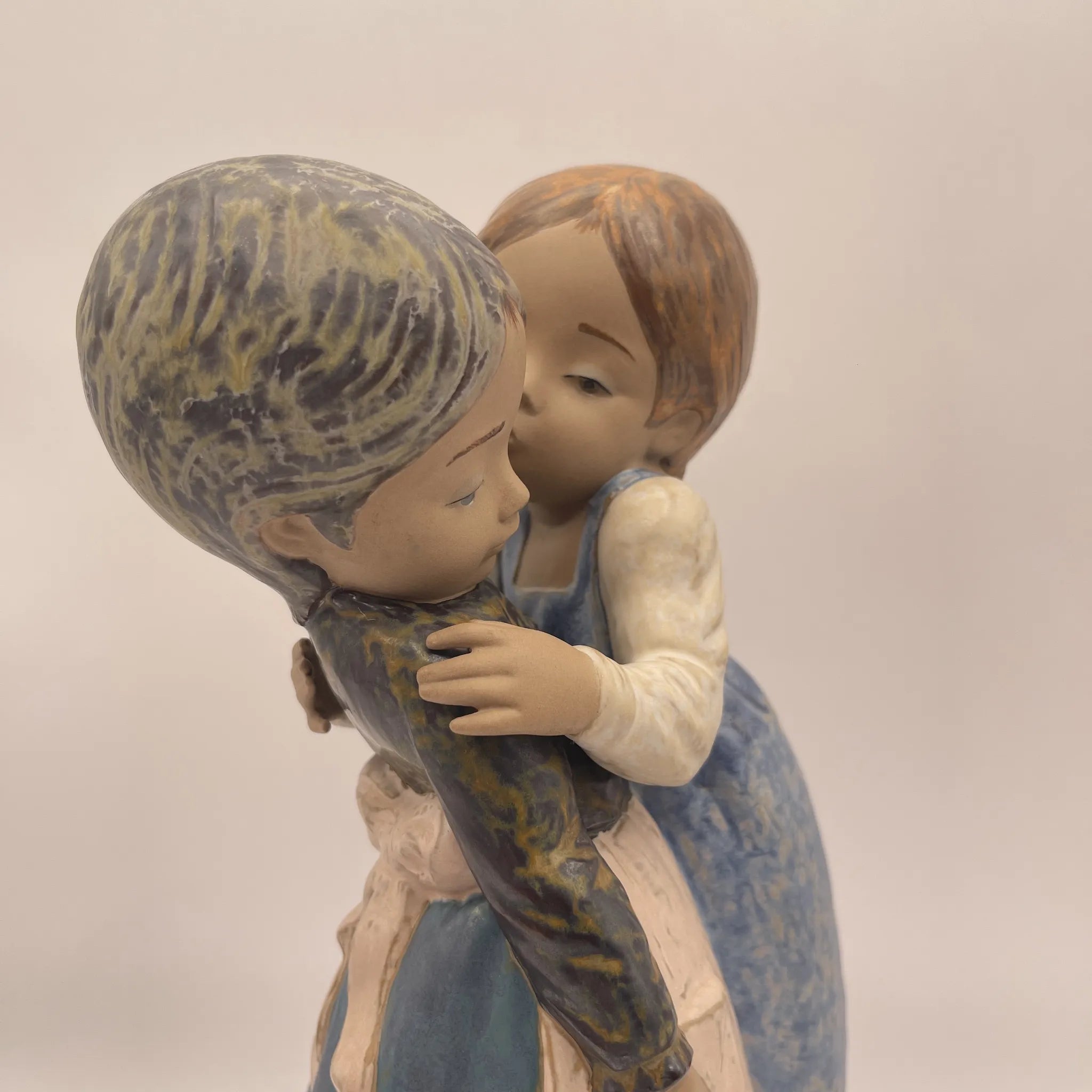 【复古】作品/ LLADRO（利雅多罗）/小吻(Little Kiss) / 1978年~ 1985年/波塞林/西班牙/ 抛光，柔和的色彩，手工瓷器