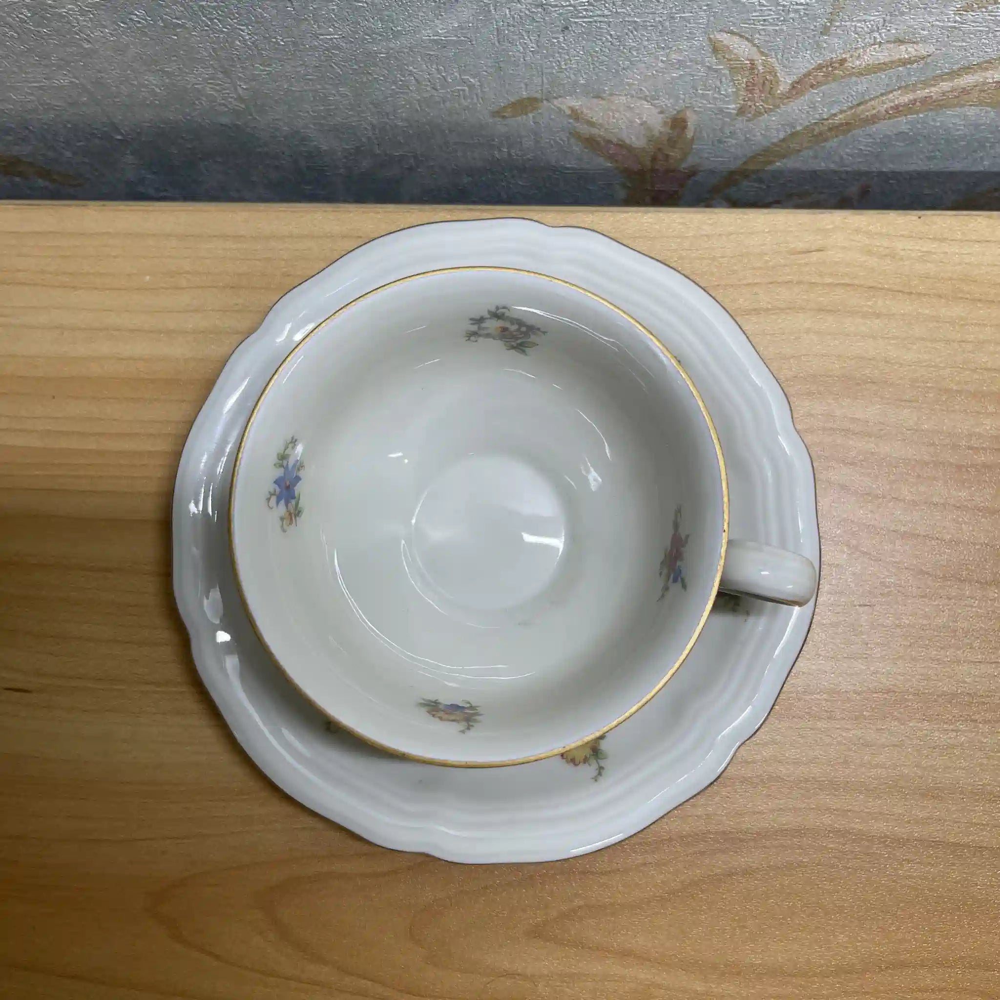 [Vintage] Trio (C&S + dessert plate) + saucer 2P