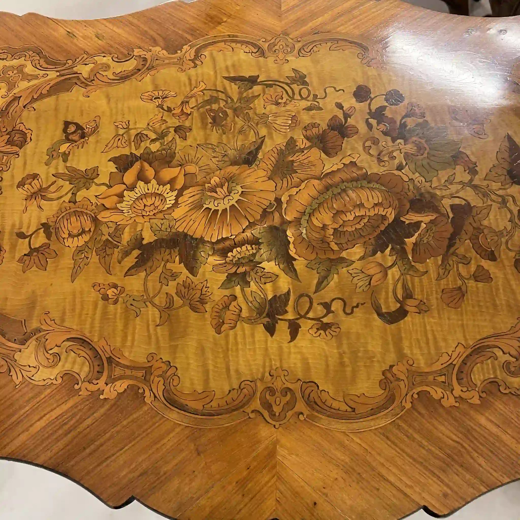 鑲嵌物的古董針線盒 / 19 世紀，英國