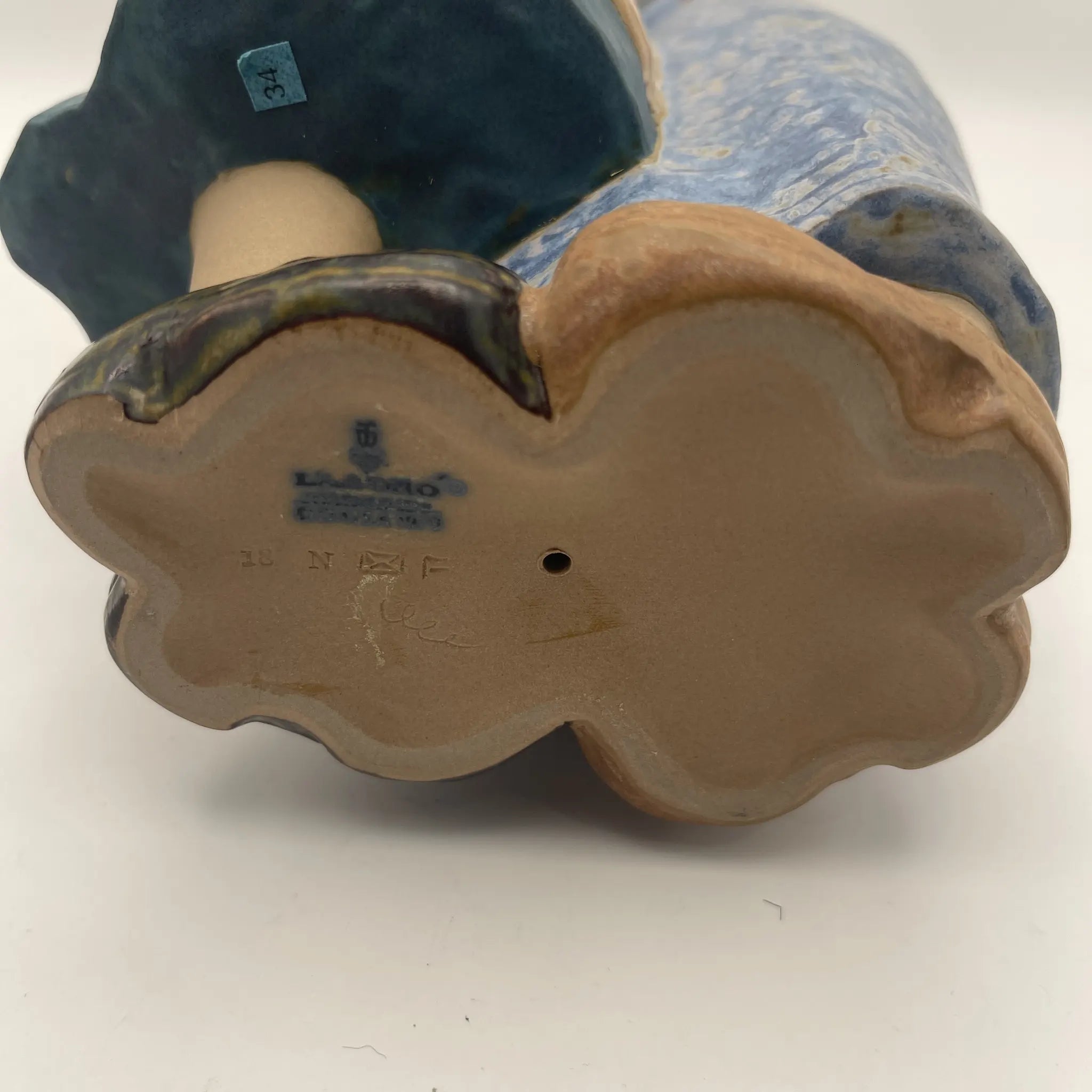 【复古】作品/ LLADRO（利雅多罗）/小吻(Little Kiss) / 1978年~ 1985年/波塞林/西班牙/ 抛光，柔和的色彩，手工瓷器