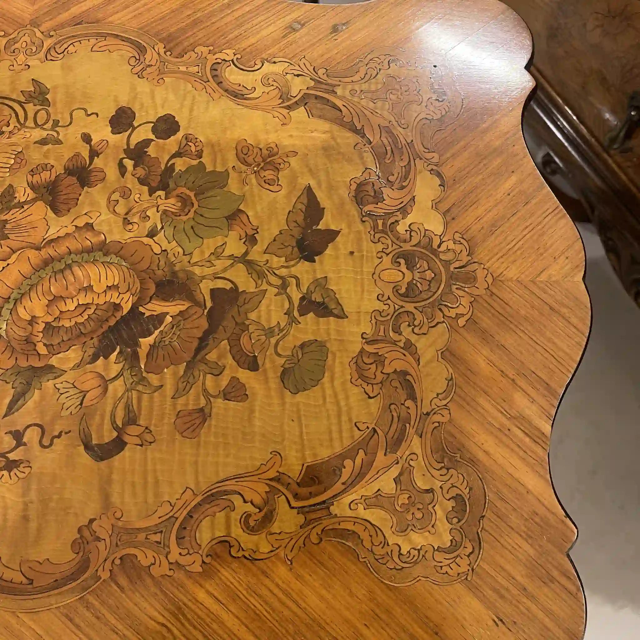 鑲嵌物的古董針線盒 / 19 世紀，英國