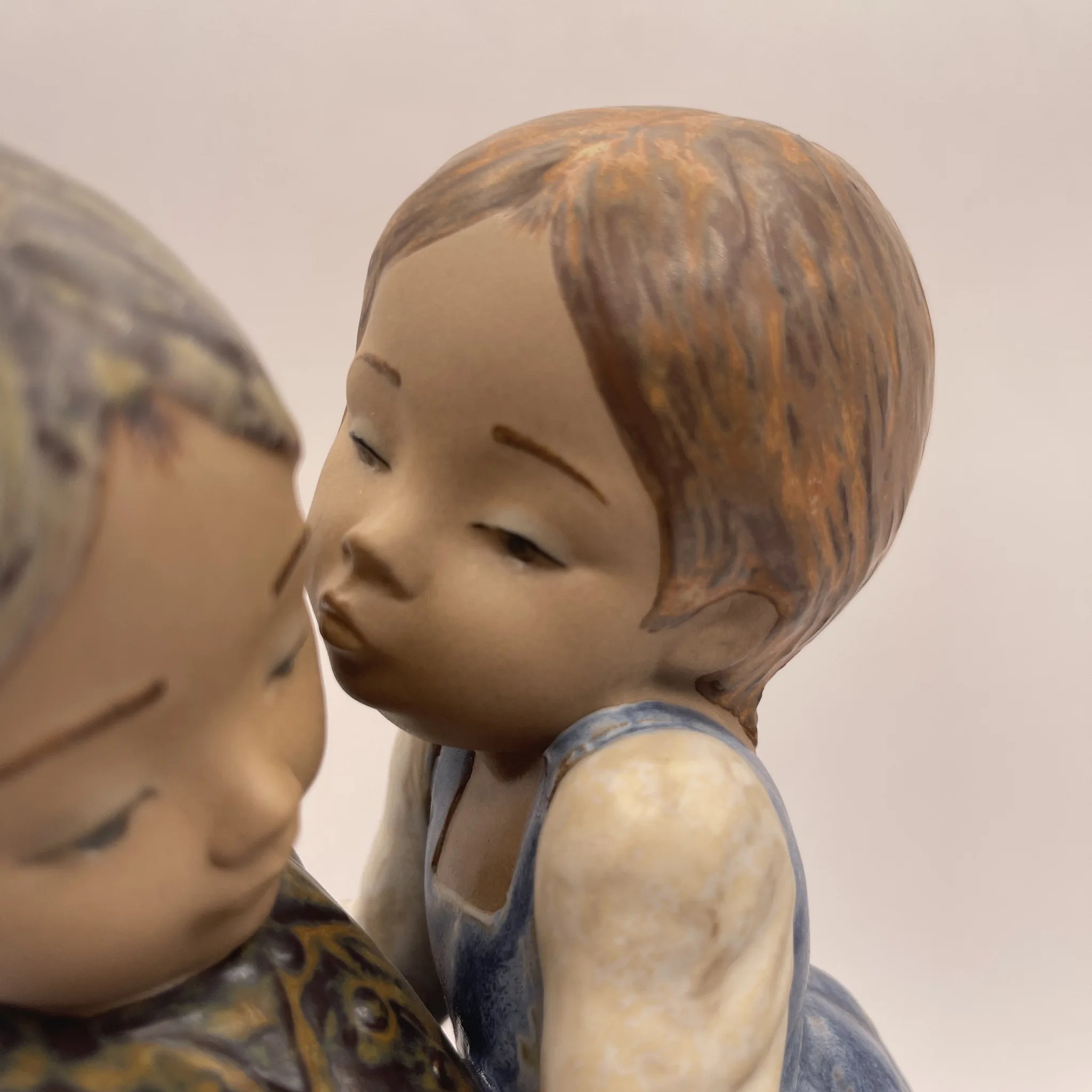 【复古】作品/ LLADRO（利雅多罗）/小吻(Little Kiss) / 1978年~ 1985年/波塞林/西班牙/ 抛光，柔和的色彩，手工瓷器