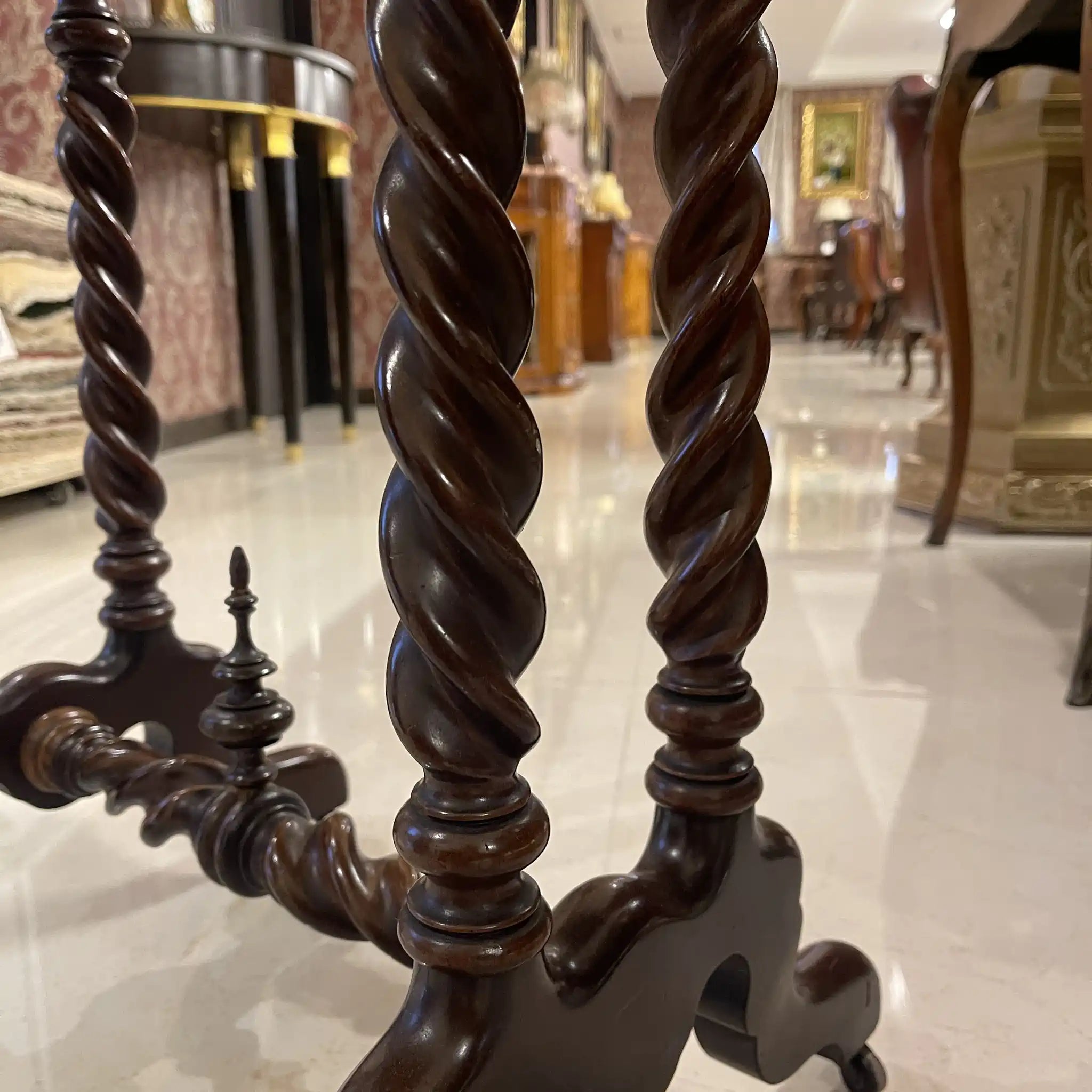 鑲嵌物的古董針線盒 / 19 世紀，英國