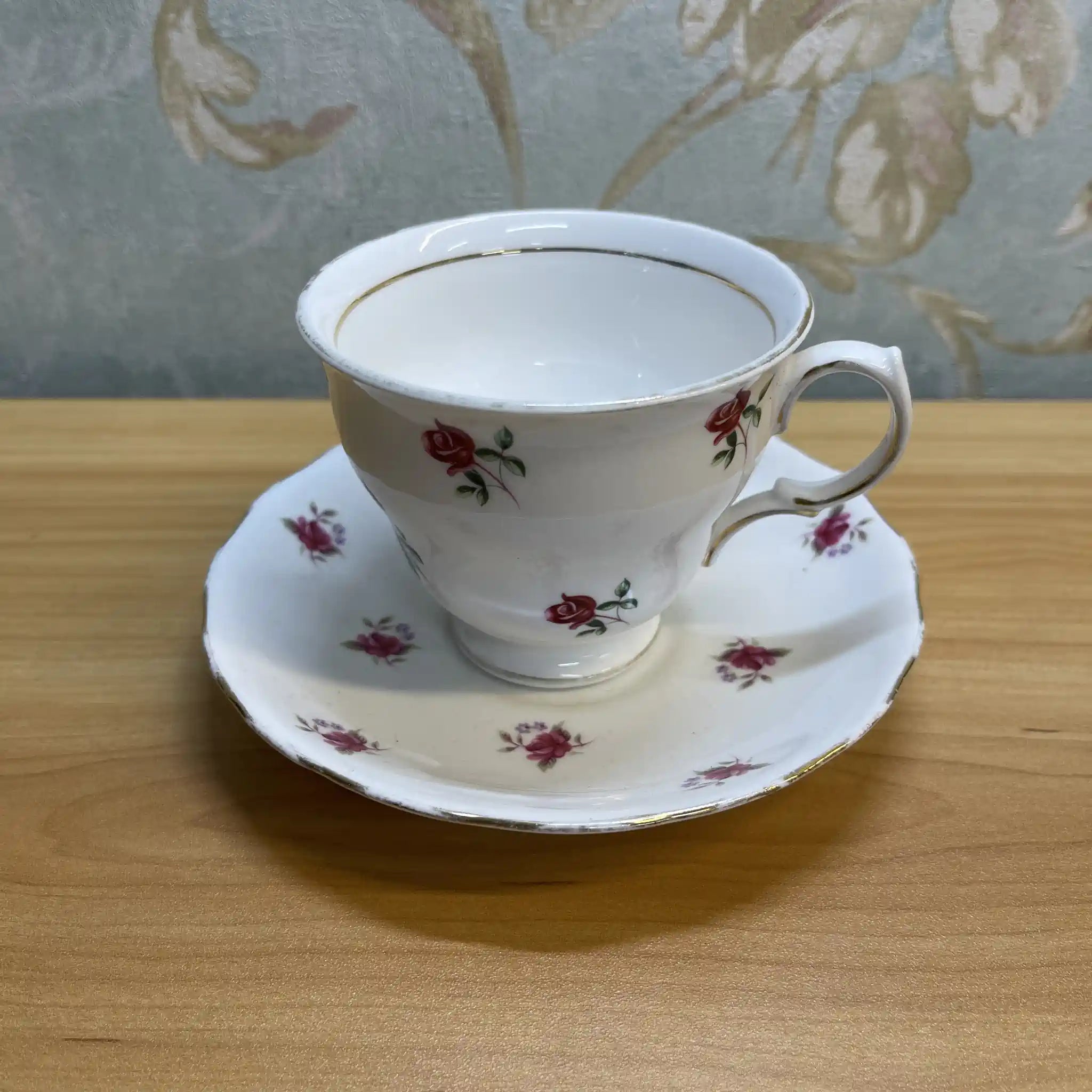 【ビンテージ】 カップ&ソーサー / Crown Royal / 推定20C中頃 / Bone China / イギリス / 薔薇, 金彩