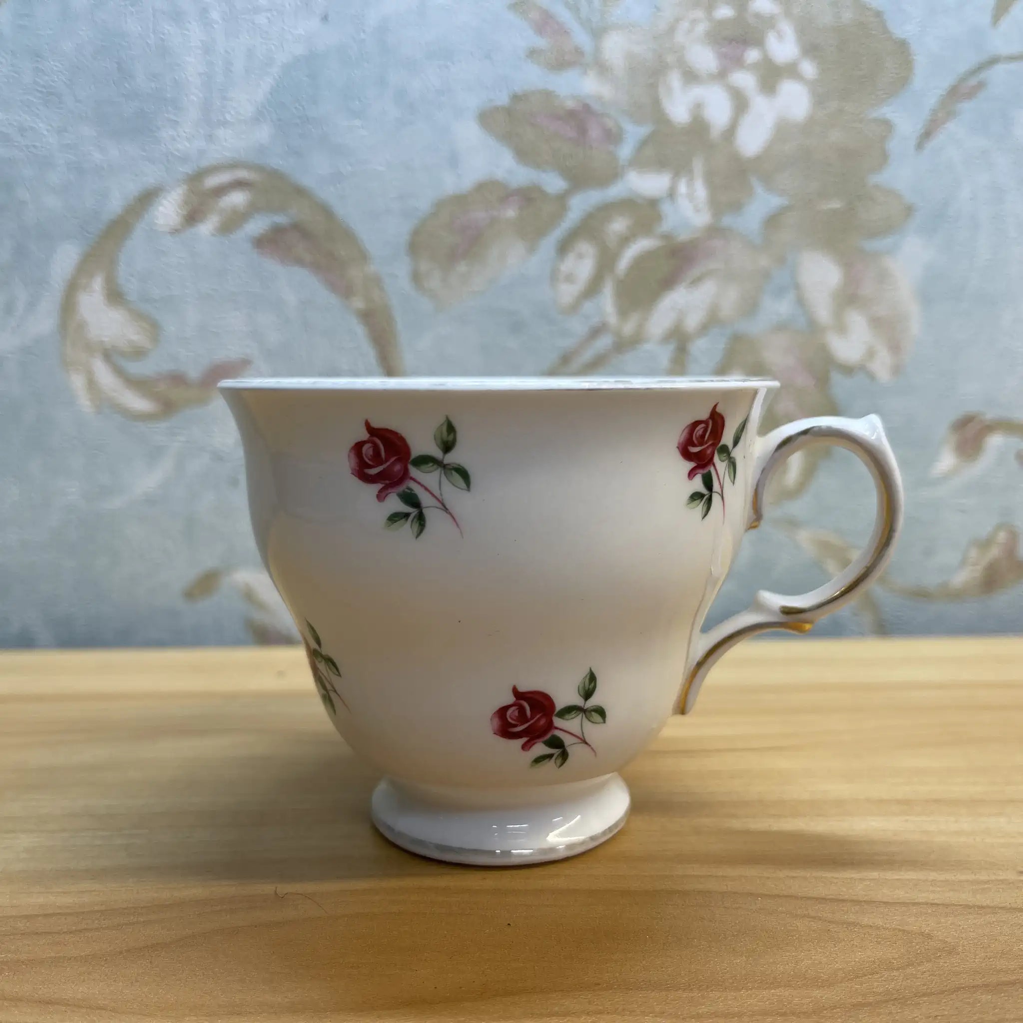 【复古】杯&碟子/ Crown Royal /估计20c中/ Bone China /英国/玫瑰，金彩