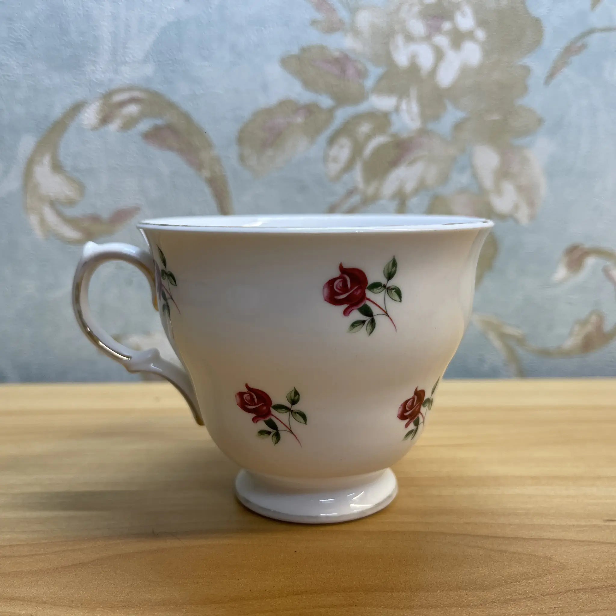 【复古】杯&碟子/ Crown Royal /估计20c中/ Bone China /英国/玫瑰，金彩