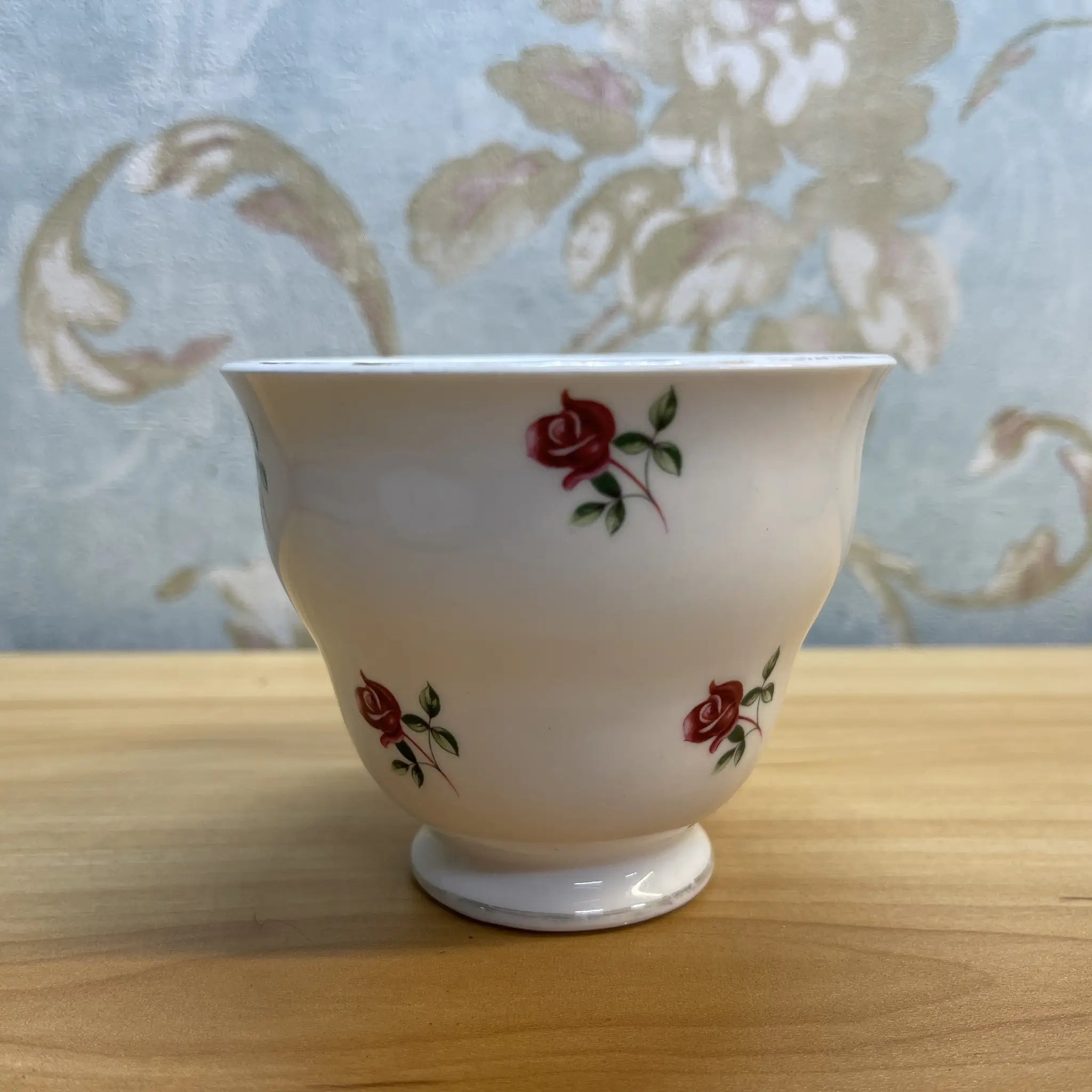 【复古】杯&碟子/ Crown Royal /估计20c中/ Bone China /英国/玫瑰，金彩