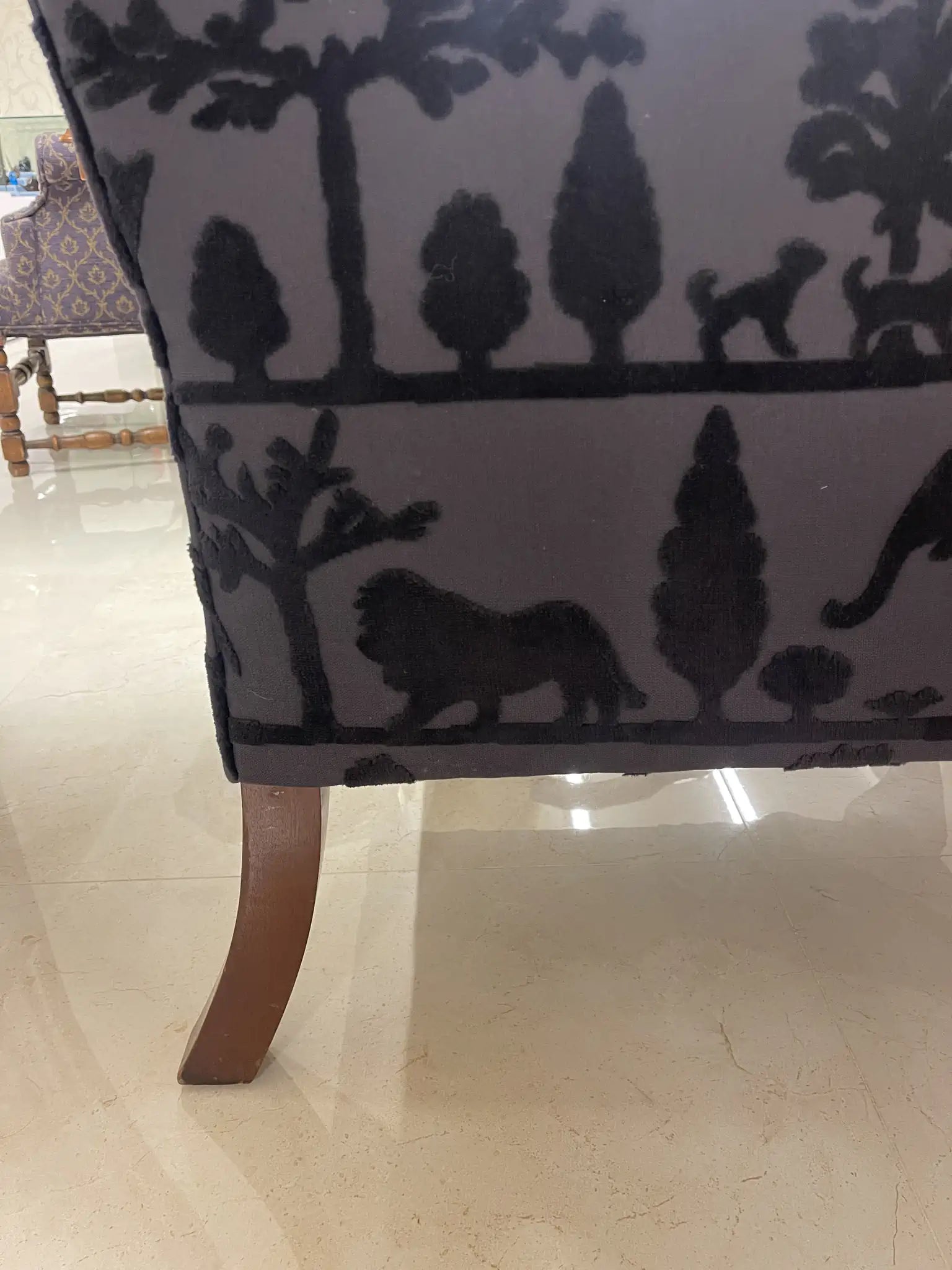 Antique 1-seater wing sofa, Georgian style, late 20th century (presumably), beech wood, British, animal print, Crow &amp; Ballfoot