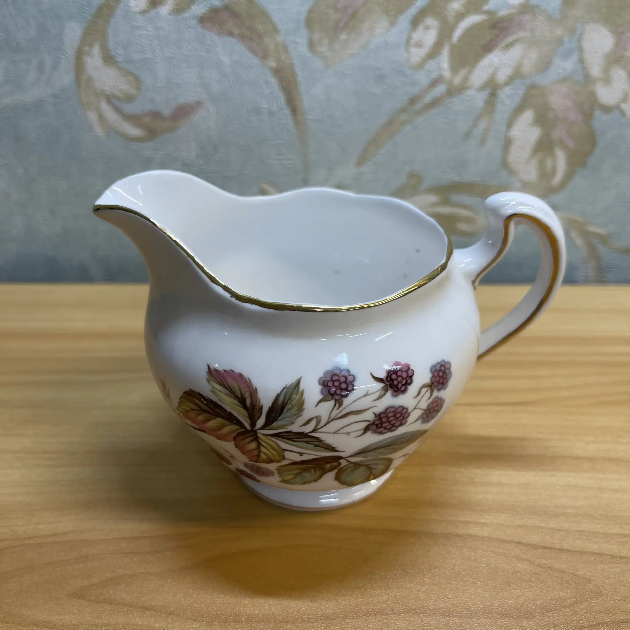 Royal Malvern / クリーマー / 推定20C後半 / Bone China / イギリス / ブラックベリー, 金彩 / [ビンテージ]