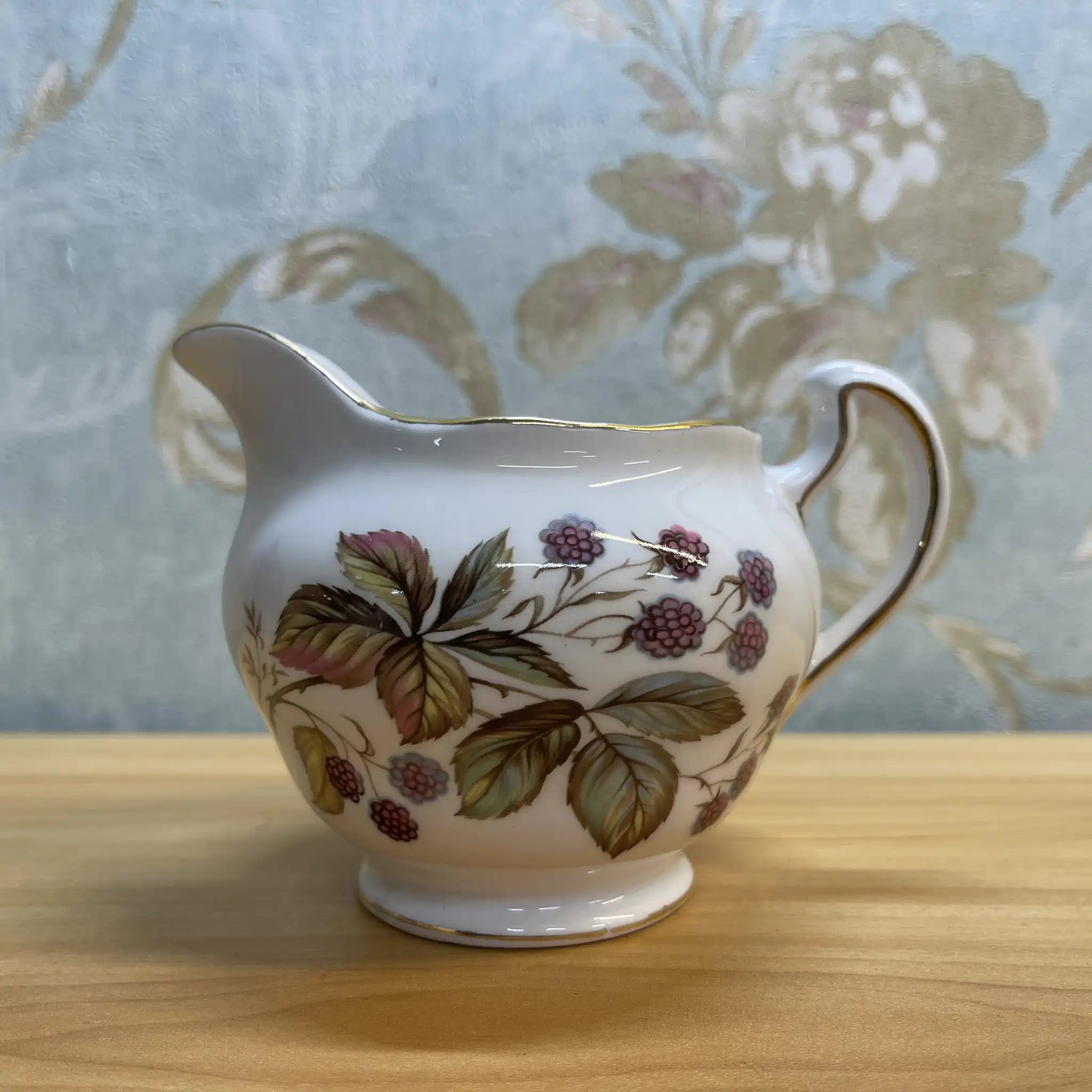 Royal Malvern / クリーマー / 推定20C後半 / Bone China / イギリス / ブラックベリー, 金彩 / [ビンテージ]