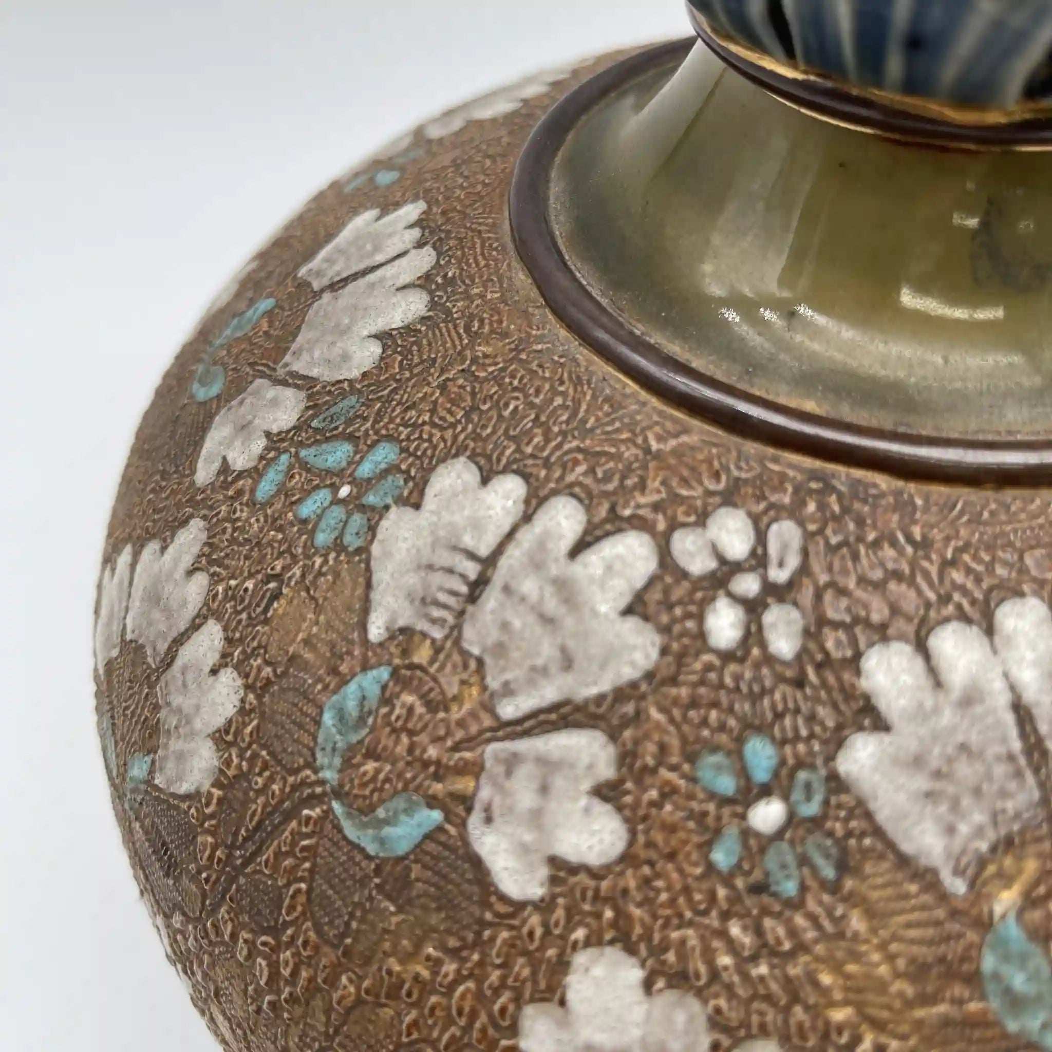 花瓶/ ROYAL DOULTON / SLATER / SLATER， 兰贝斯窑(Lambethware) / 20年代- 30年代左右/英国/斯莱特专利技术，蕾丝转印装饰，手工珐琅着色