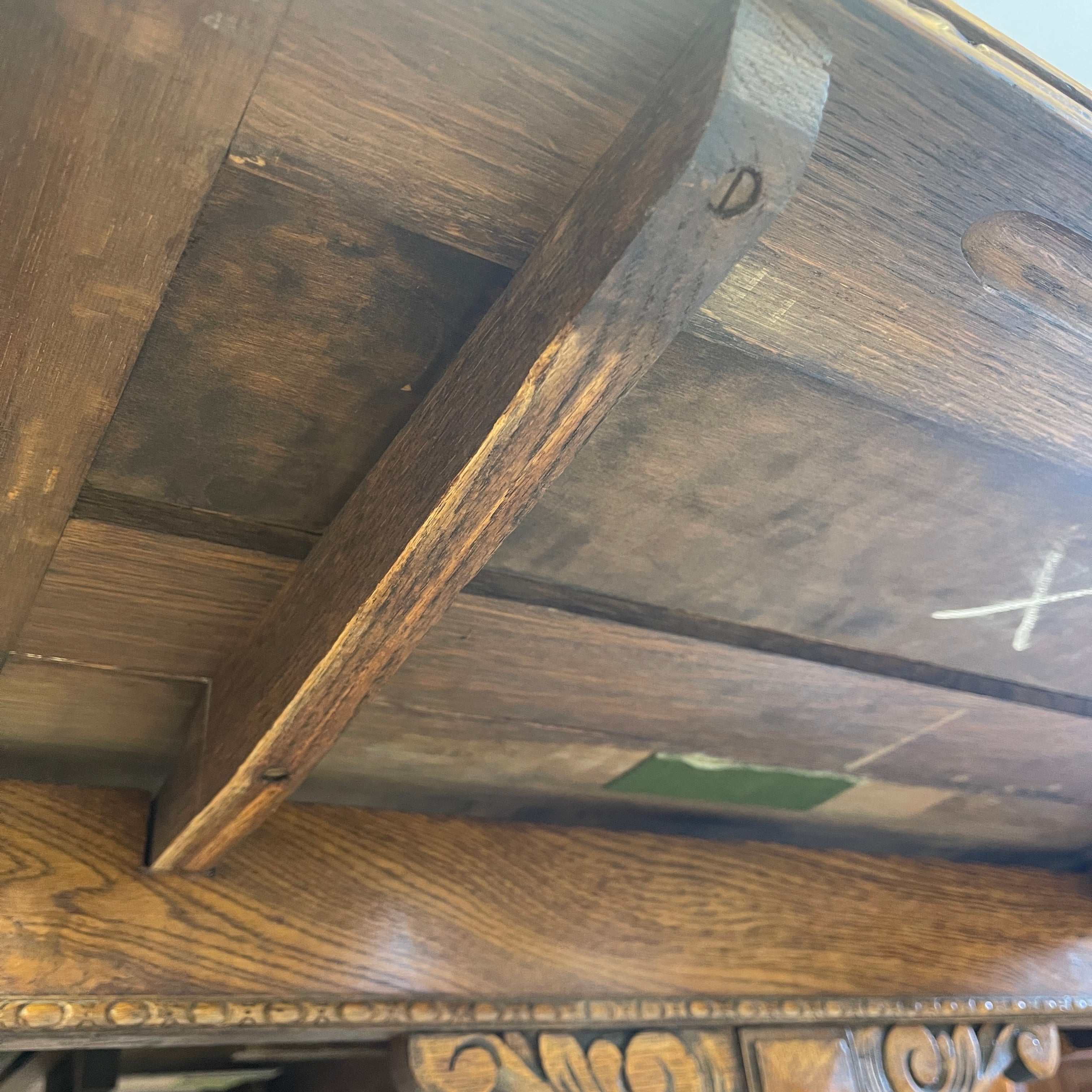 Antique draw-leaf table / Early 20th century (presumably) / Oak / British / Bourboise legs
