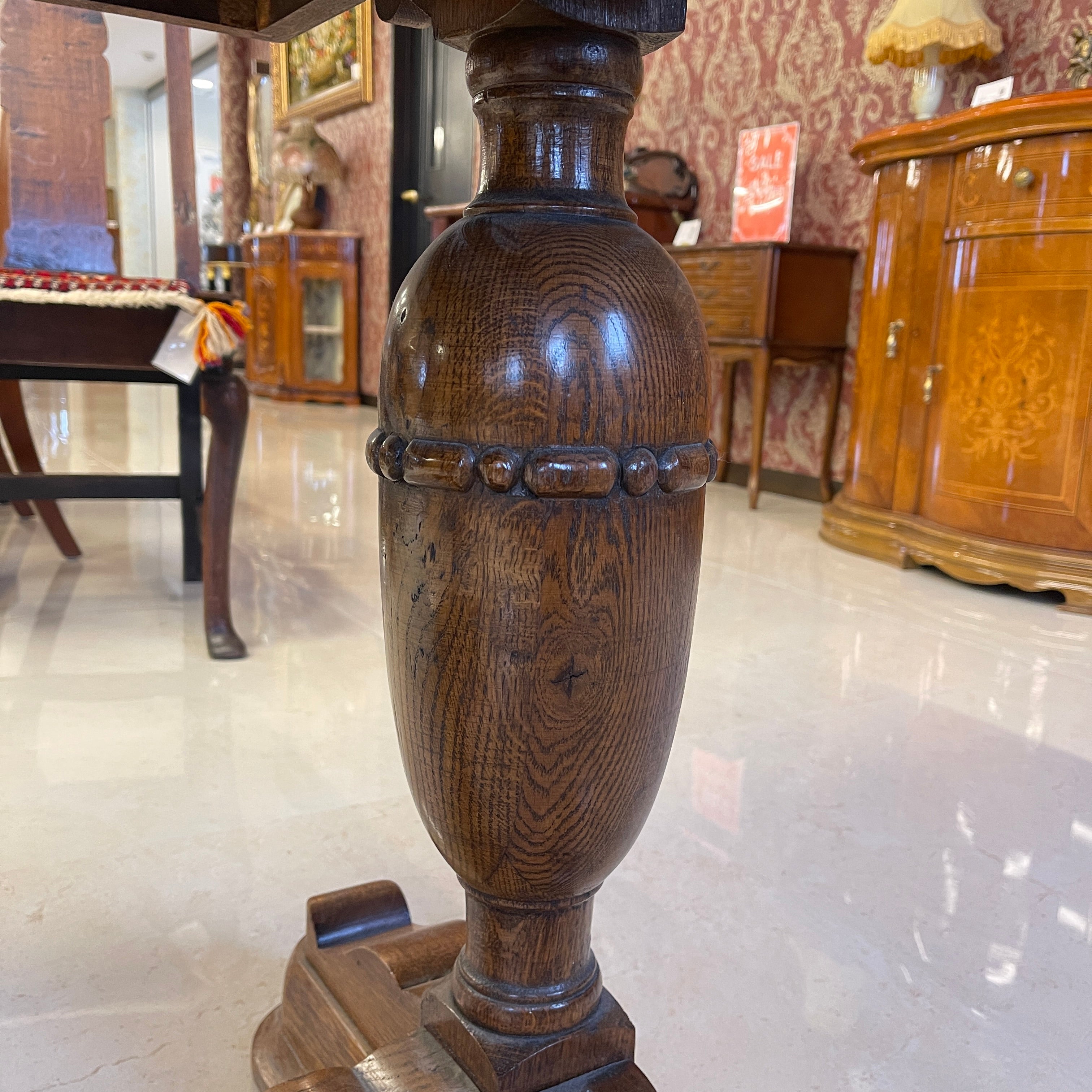 Antique draw-leaf table / Early 20th century (presumably) / Oak / British / Bourboise legs