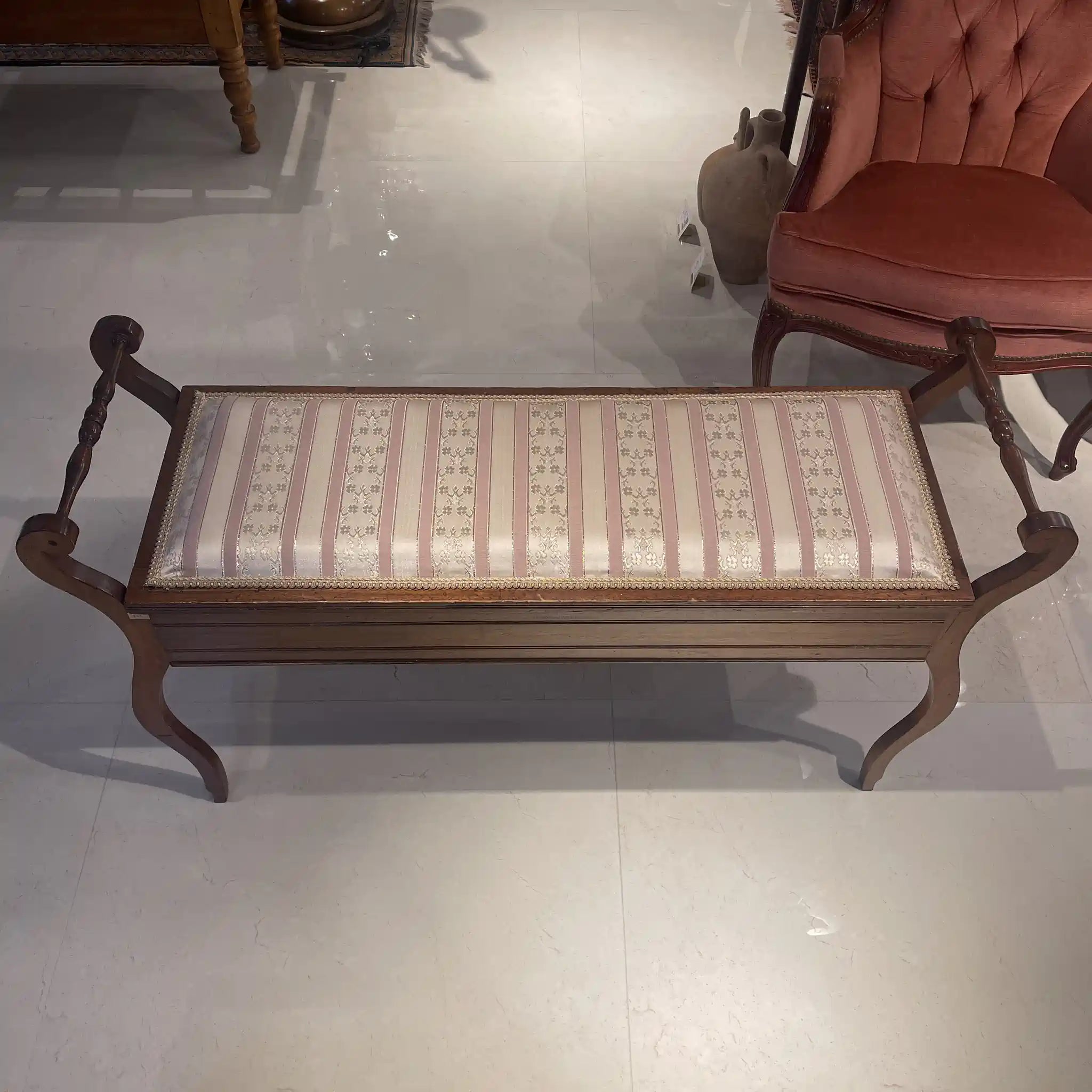 【アンティーク】 アンティーク ピアノスツール / 
 / 20世紀初頭 / ウォールナット材 / イギリス / 座面張替え済み