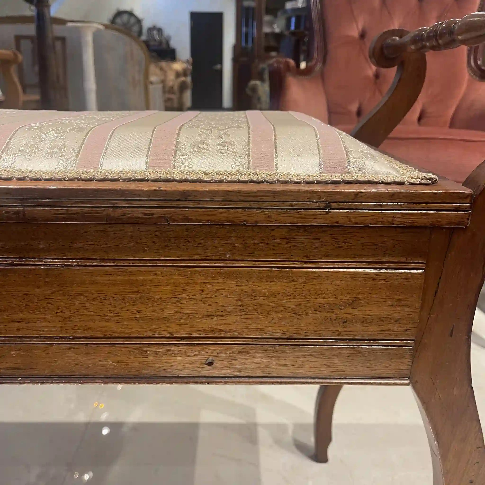 【アンティーク】 アンティーク ピアノスツール / 
 / 20世紀初頭 / ウォールナット材 / イギリス / 座面張替え済み