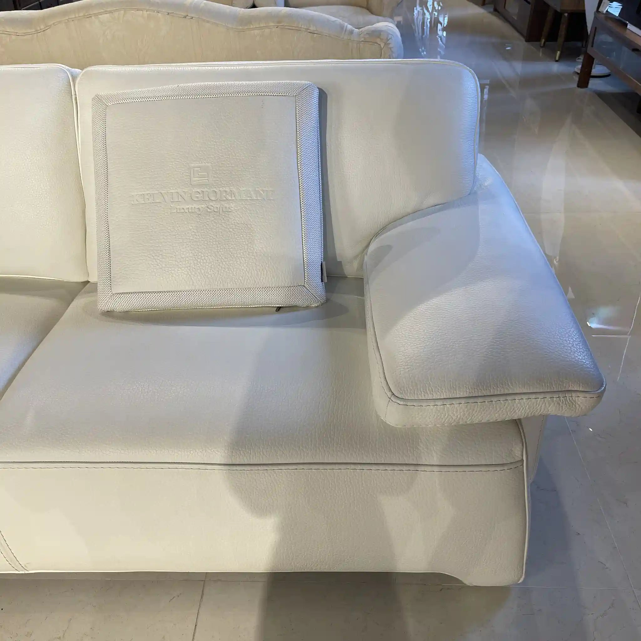 【リユース】 レザーソファ / KELVIN GIORMANI(ケルビン ジョルマーニ) / 本革 / ヨーロッパ