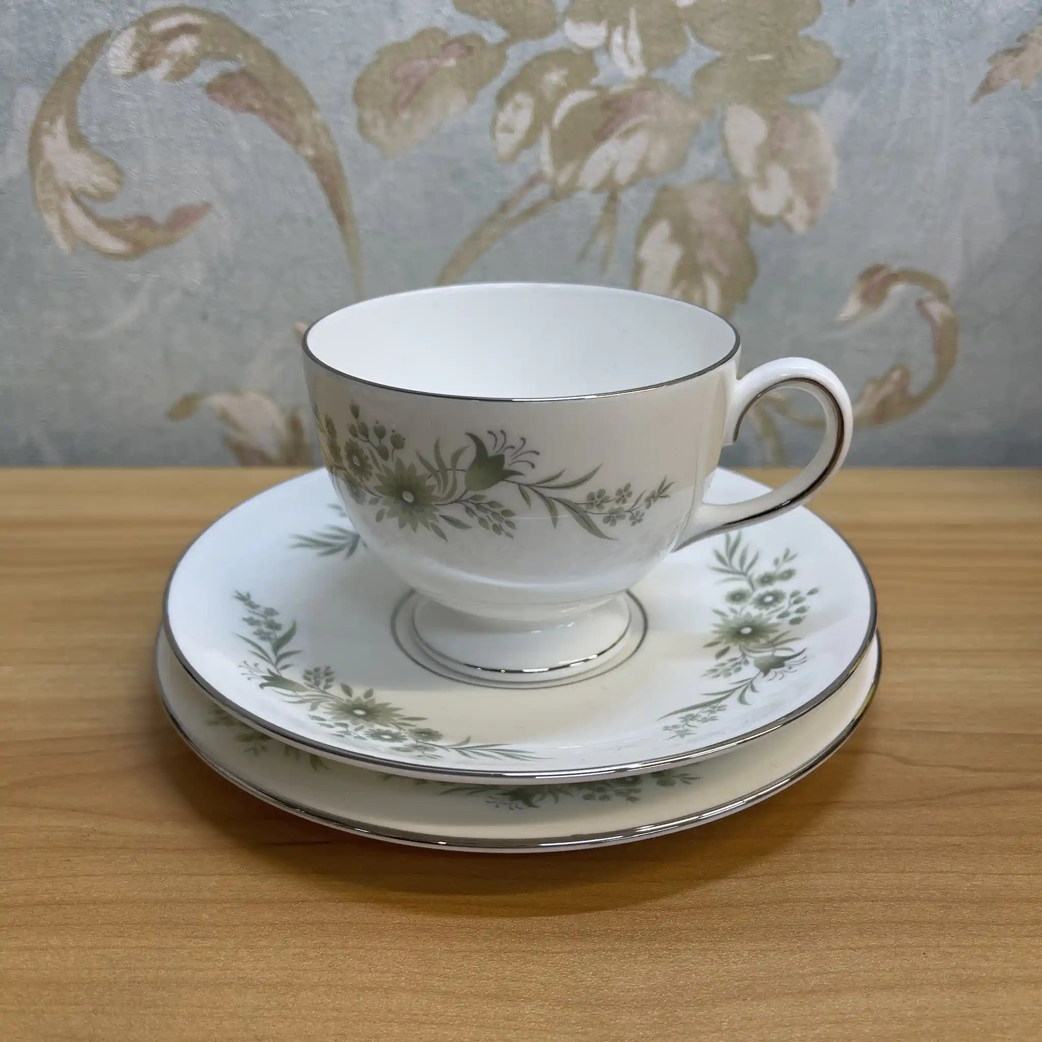 [Vintage] Trio (C&S + dessert plate) 2P + dessert plate