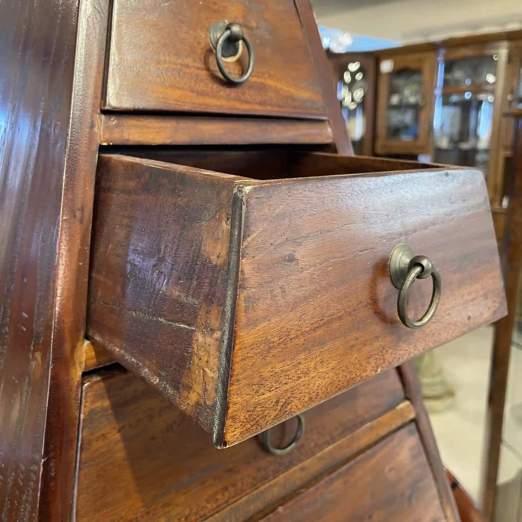 [Antique] Pyramid-shaped chest /
 / Late 19th century (estimated) / Mahogany / England