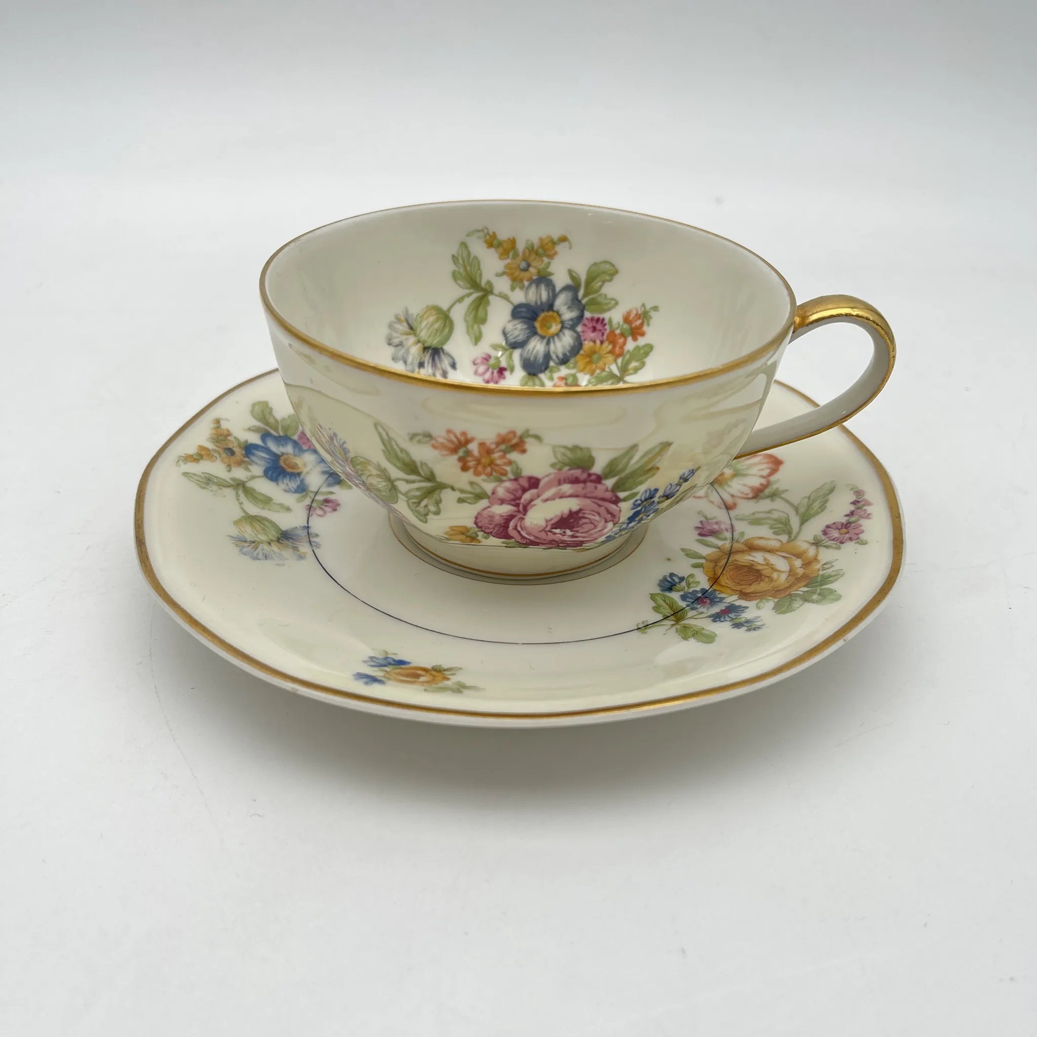 [Antique] Tea cup and saucer 2P / Theodore Haviland / Nosegay / Estimated early mid-20C / Porcelain / France / Bouquet, gold