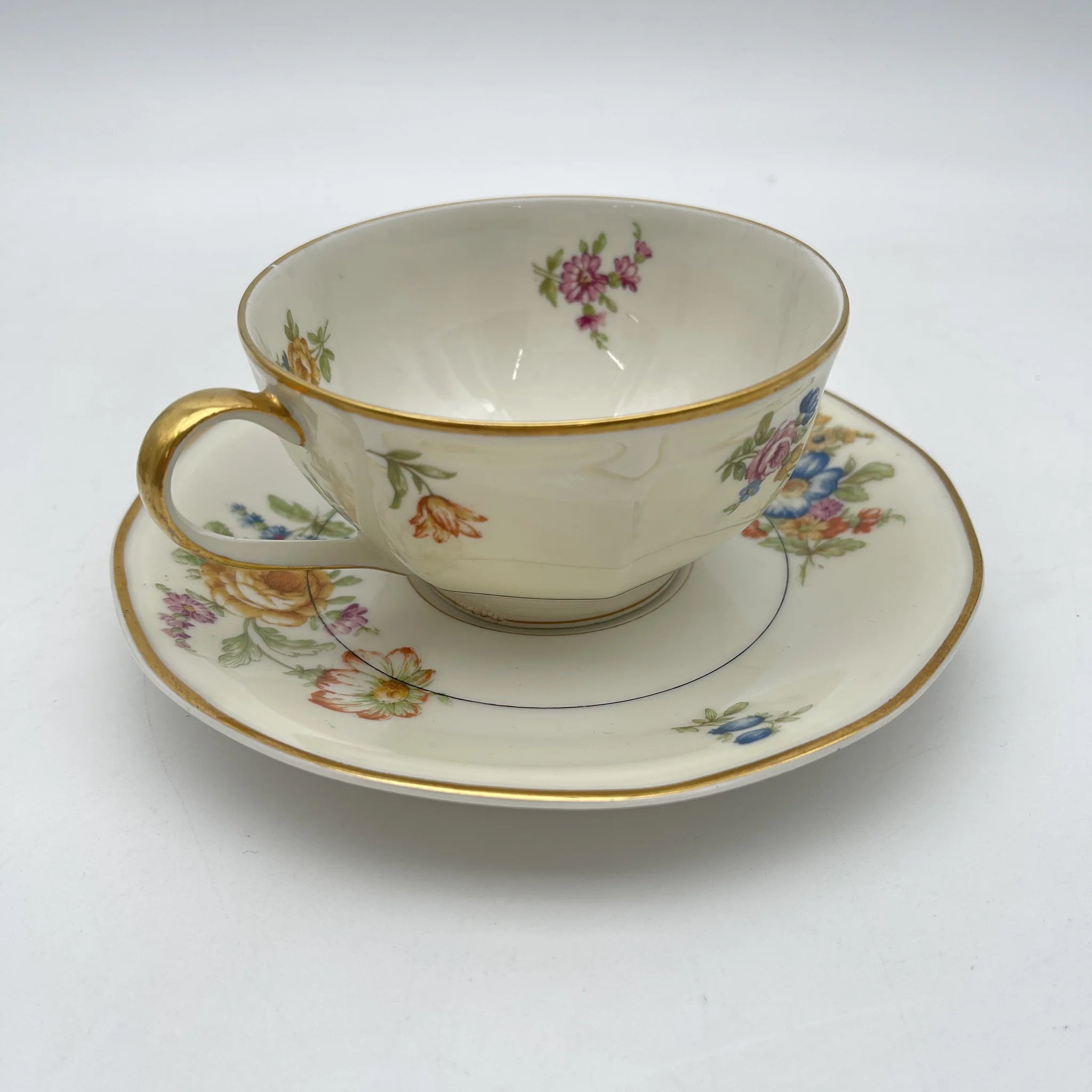 [Antique] Tea cup and saucer 2P / Theodore Haviland / Nosegay / Estimated early mid-20C / Porcelain / France / Bouquet, gold