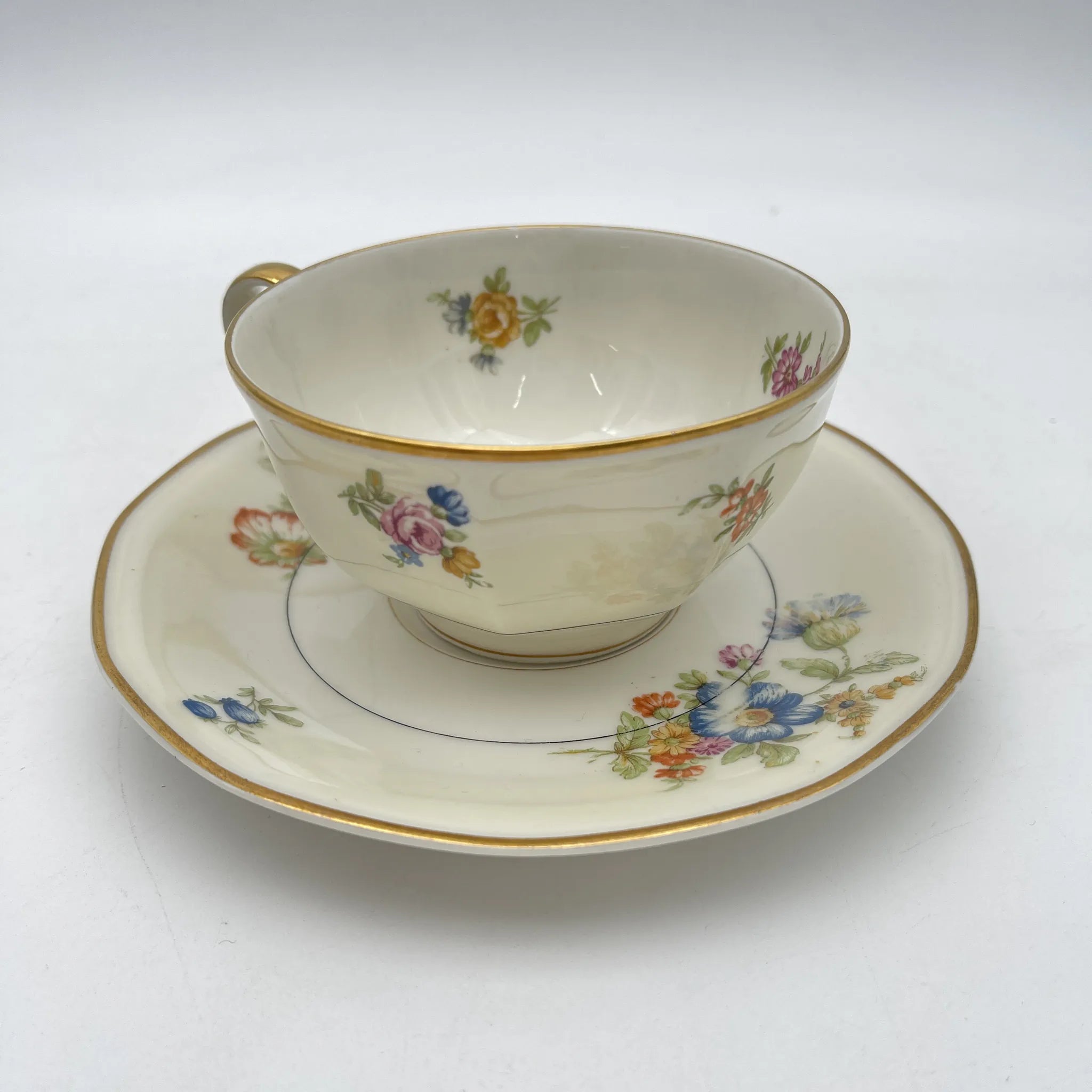 [Antique] Tea cup and saucer 2P / Theodore Haviland / Nosegay / Estimated early mid-20C / Porcelain / France / Bouquet, gold