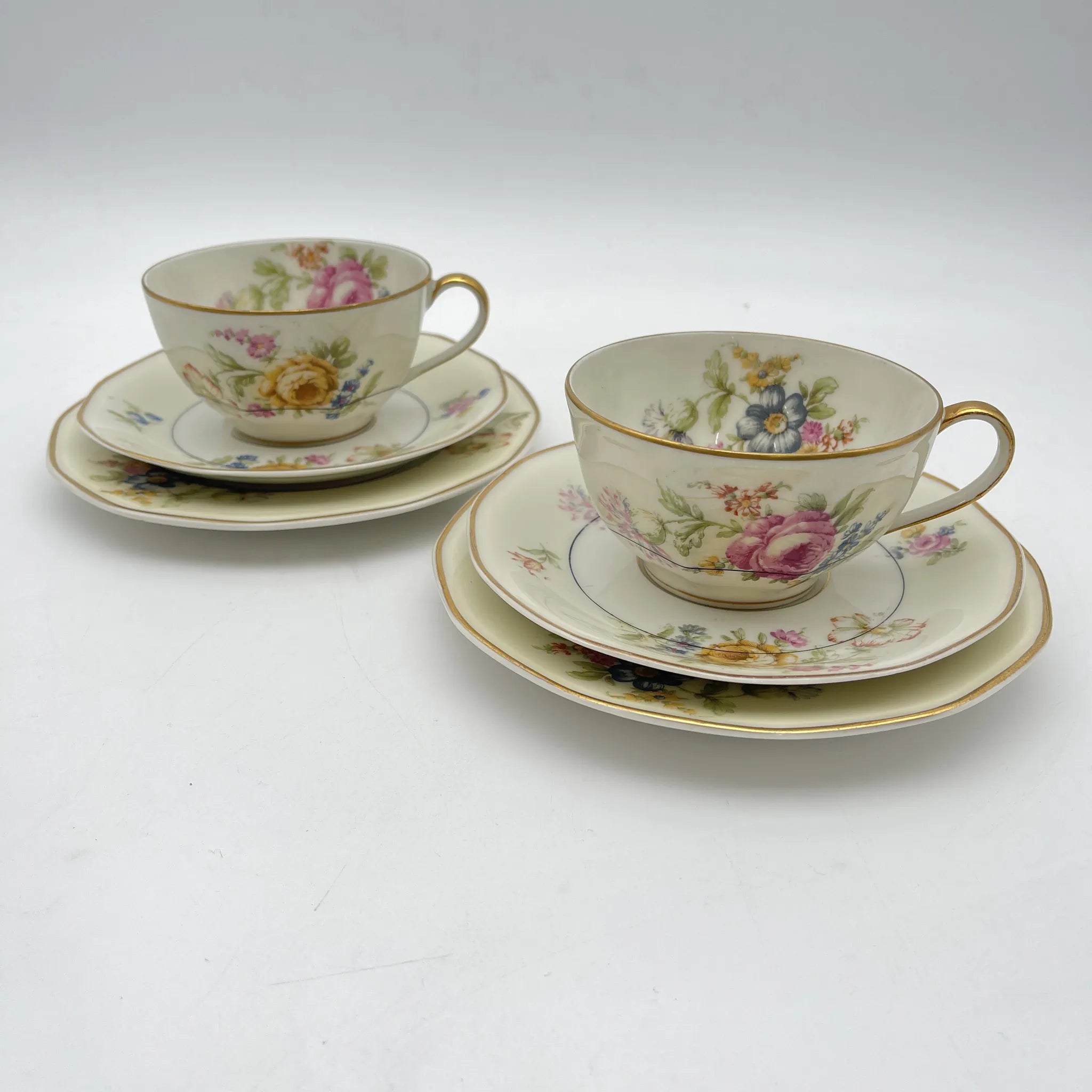 [Antique] Trio 2P / Theodore Haviland / Nosegay / Estimated early middle 20C / Porcelain / France / Bouquet, gold color