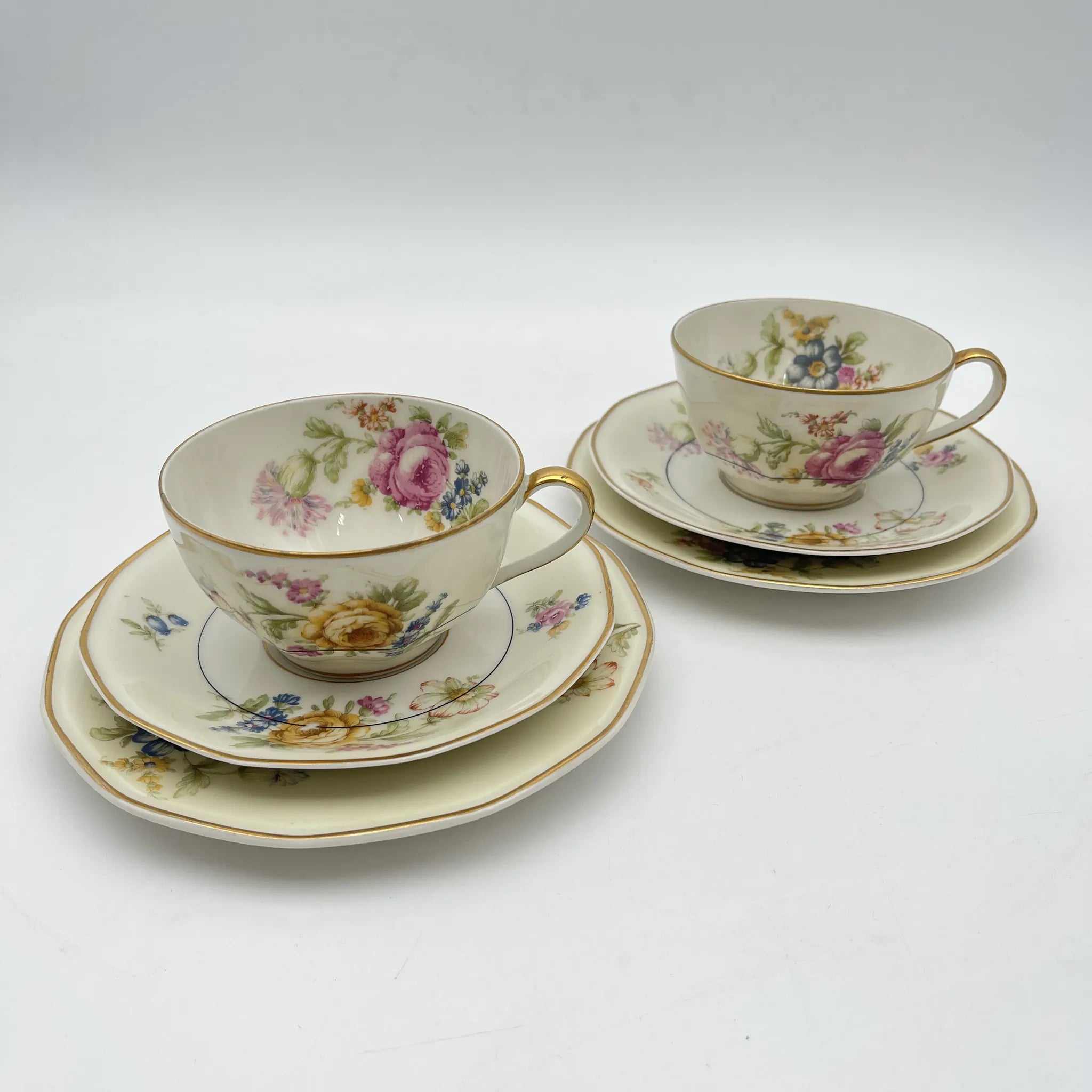 [Antique] Trio 2P / Theodore Haviland / Nosegay / Estimated early middle 20C / Porcelain / France / Bouquet, gold color