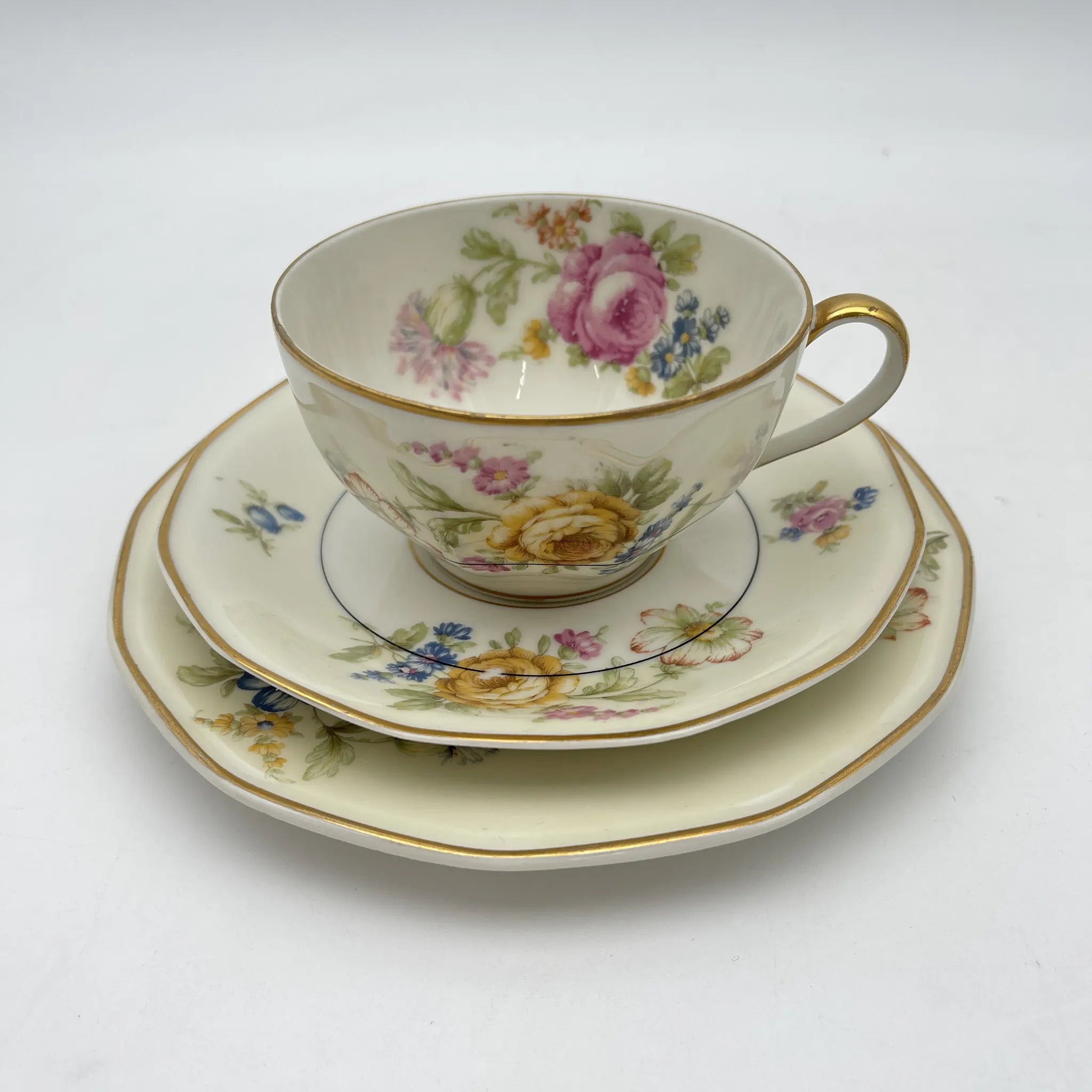 [Antique] Trio 2P / Theodore Haviland / Nosegay / Estimated early middle 20C / Porcelain / France / Bouquet, gold color