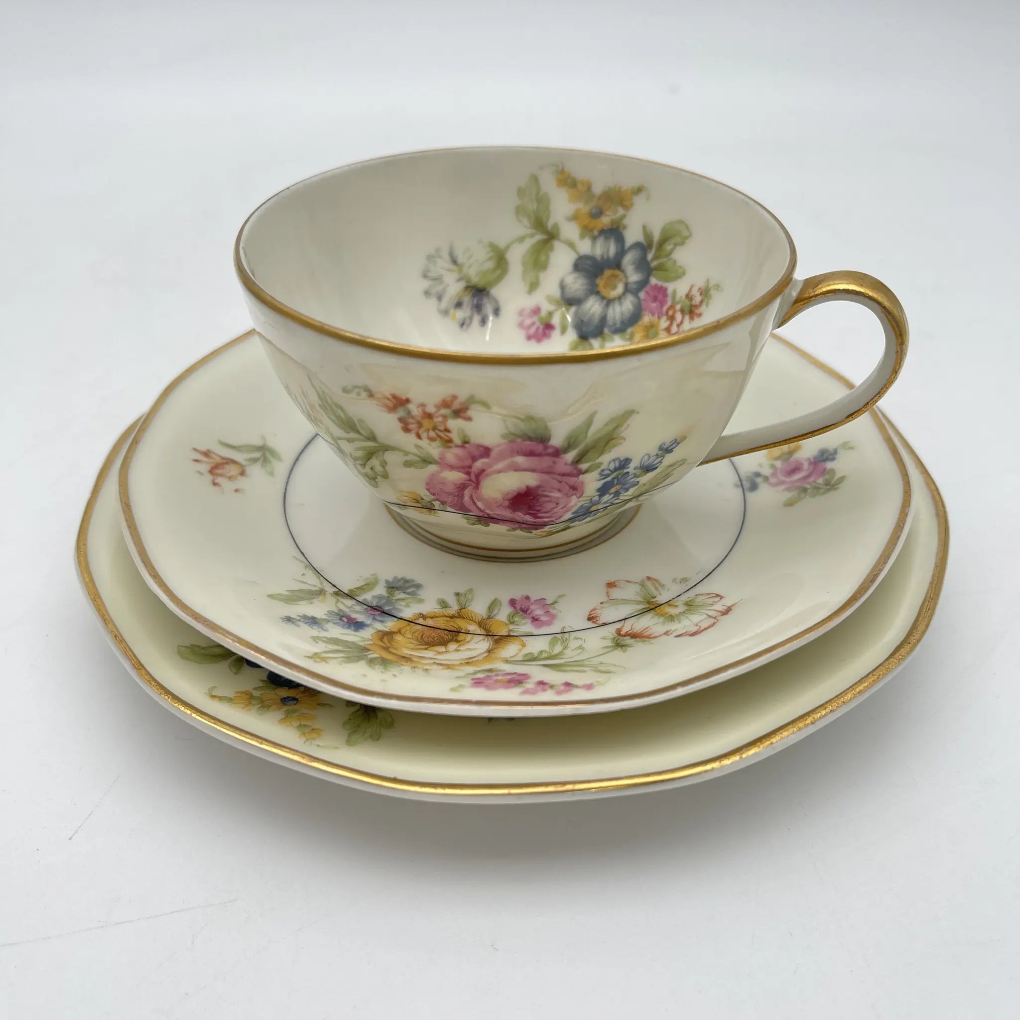 [Antique] Trio 2P / Theodore Haviland / Nosegay / Estimated early middle 20C / Porcelain / France / Bouquet, gold color